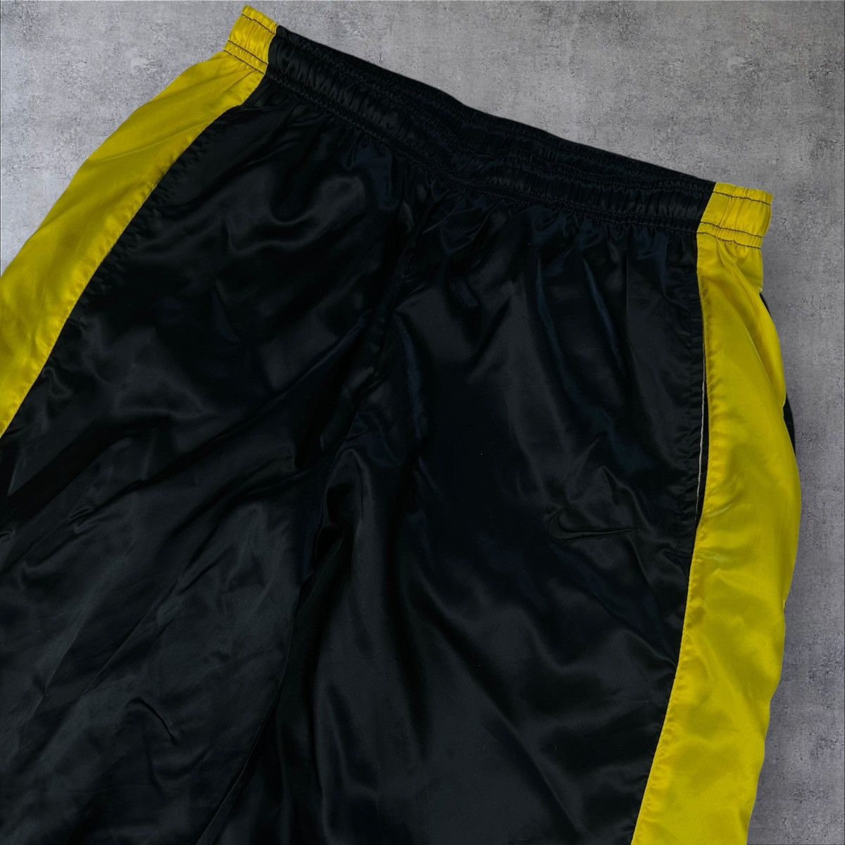 Nike × Vintage Vintage 90s Nike Nylon Sweatpants Kill Bill style Y2K S-M sz Size US 30 / EU 46 - 4 Thumbnail
