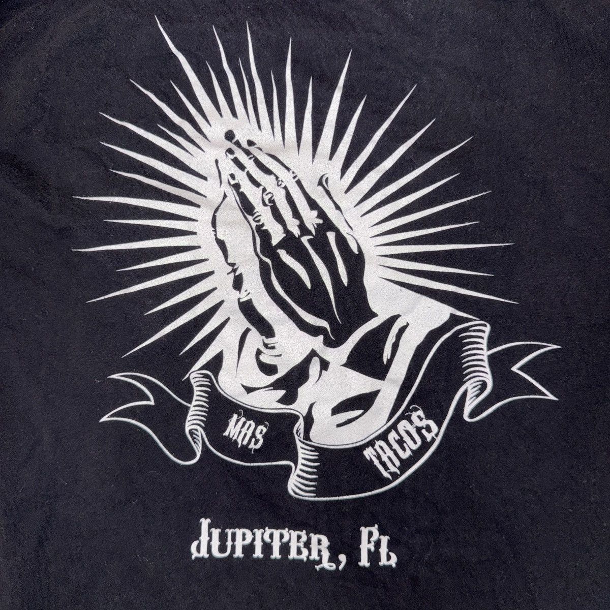 Vintage calaveras cantina black and red rose t shirt Size US XL / EU 56 / 4 - 5 Thumbnail