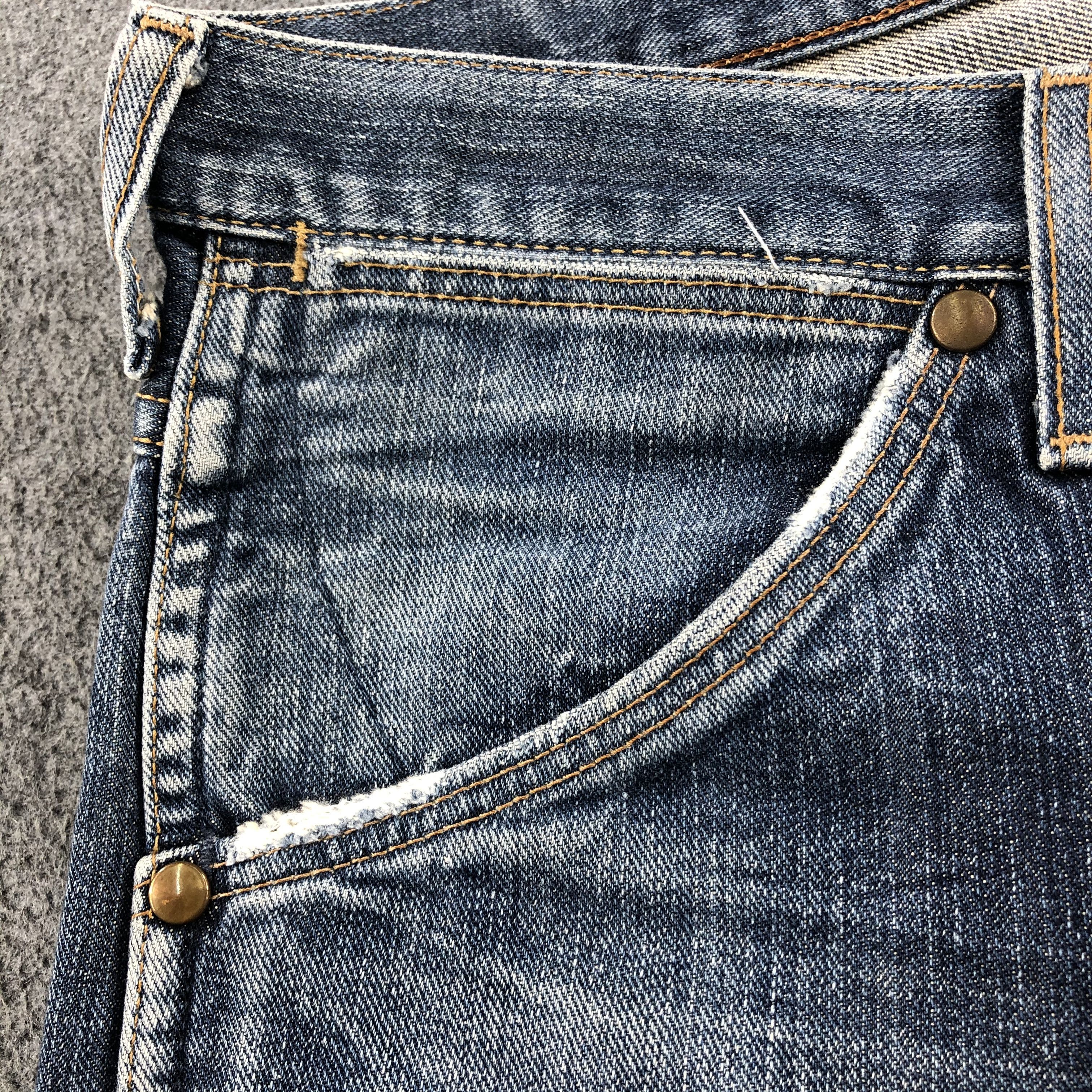 Vintage Vintage Blue Wash Wrangler Jeans-J1891 Size US 35 - 11 Thumbnail