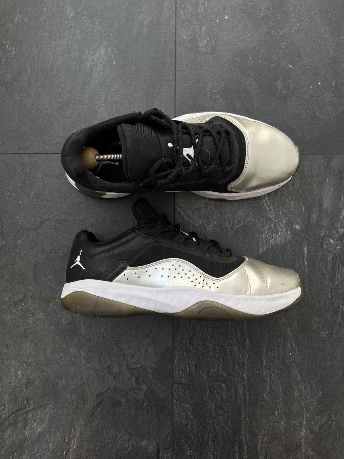 Jordan Brand Air Jordan 11 CMFT Low Silver Toe Size US 10.5 / EU 43-44 - 1 Thumbnail