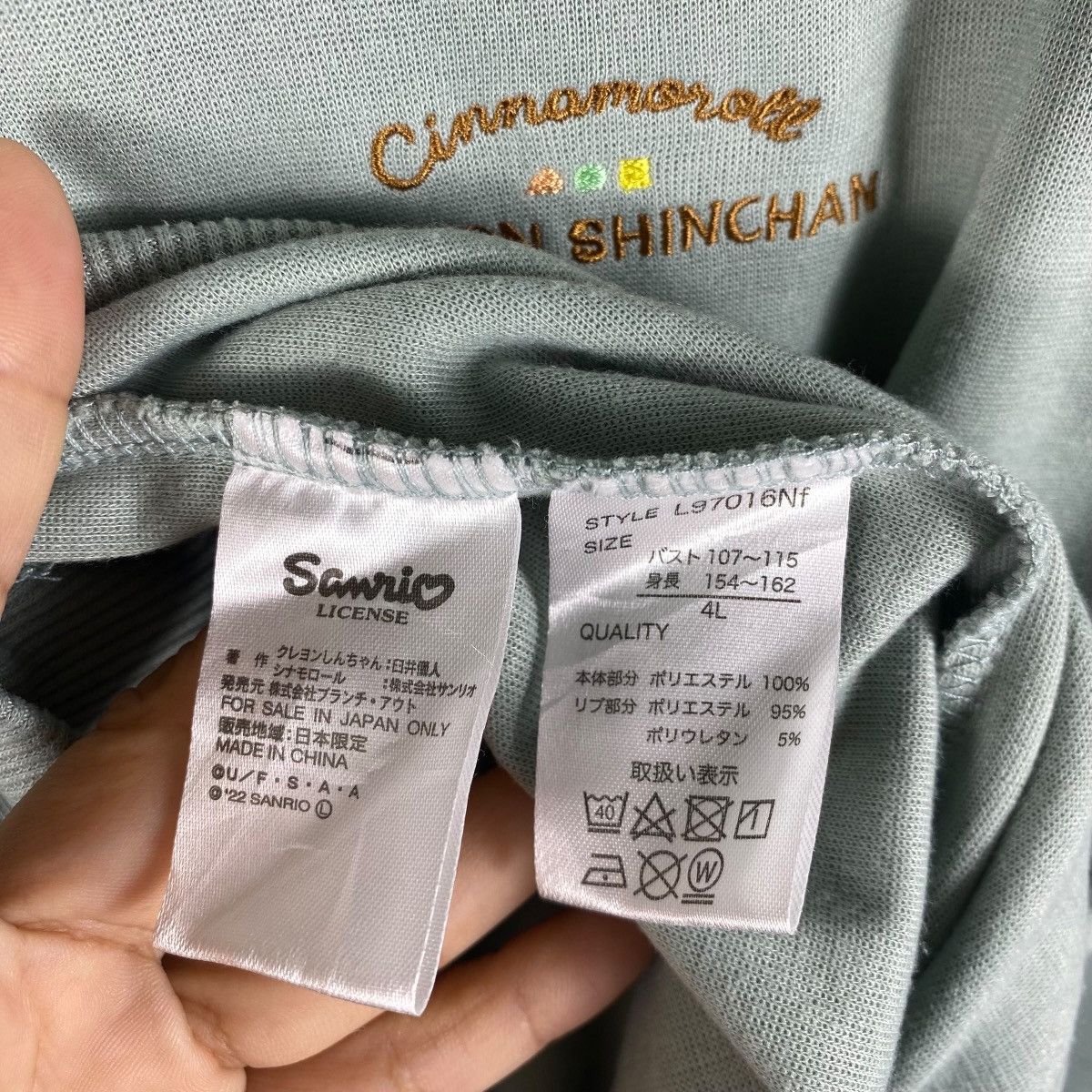 Anime CINNAMOROLL x CRAYON SHINCHAN Sanrio Cartoon Sweatshirt Size US XL / EU 56 / 4 - 7 Thumbnail