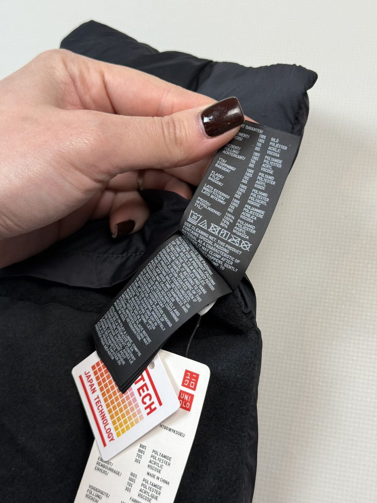 Uniqlo BNWT! Uniqlo Heattech Lined Padded Scarf Size 98X15 Cm Black Size ONE SIZE - 9 Thumbnail