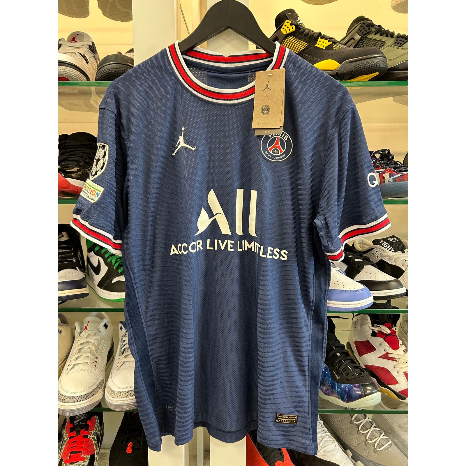 Jordan Brand Paris Saint-Germain (PSG) Home Jersey Lavezzi XL B12 Size US XL / EU 56 / 4 - 1 Thumbnail