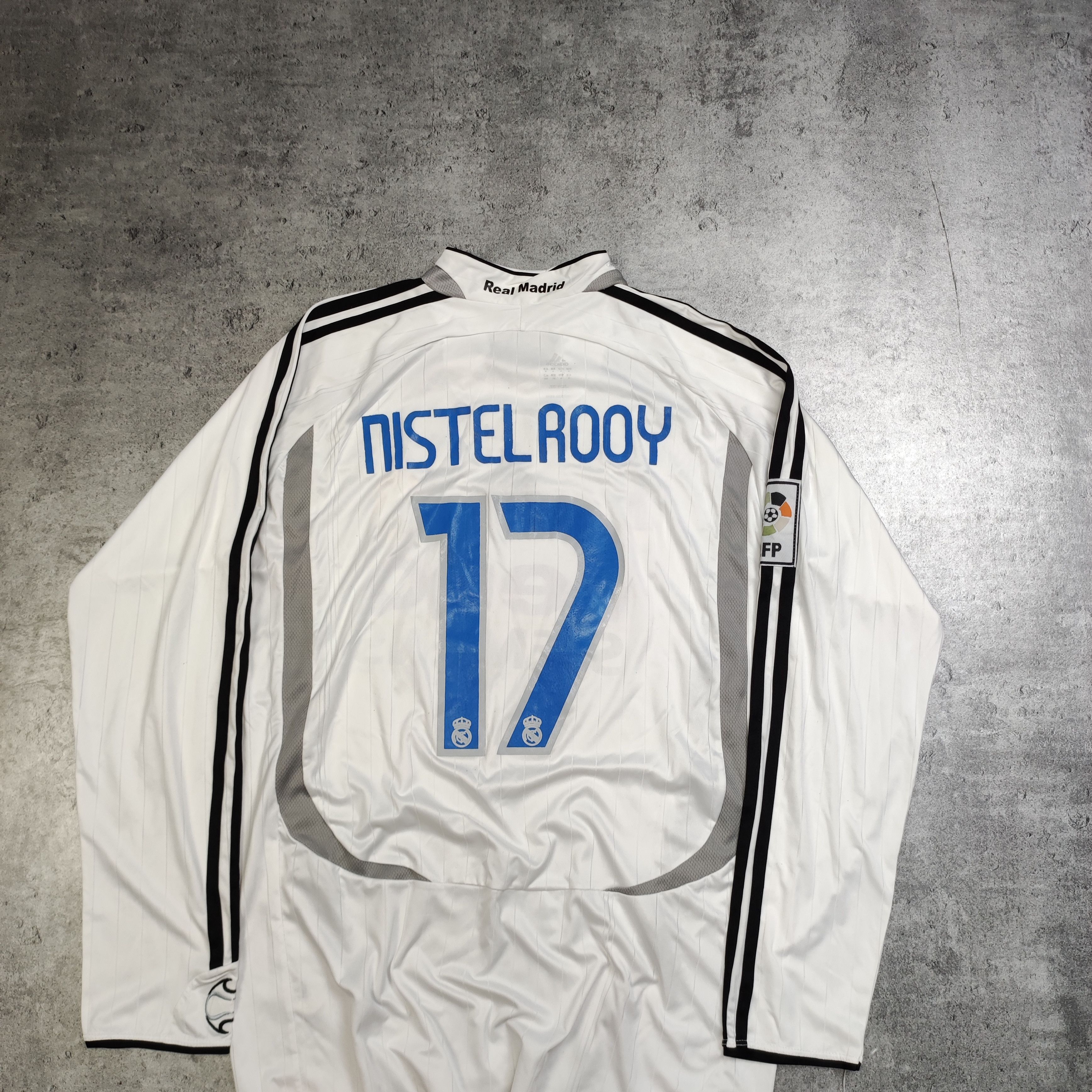 Vintage RARE 2006 Real Madrid Van Nistelrooy #17 Long Home Jersey Size US M / EU 48-50 / 2 - 10 Thumbnail