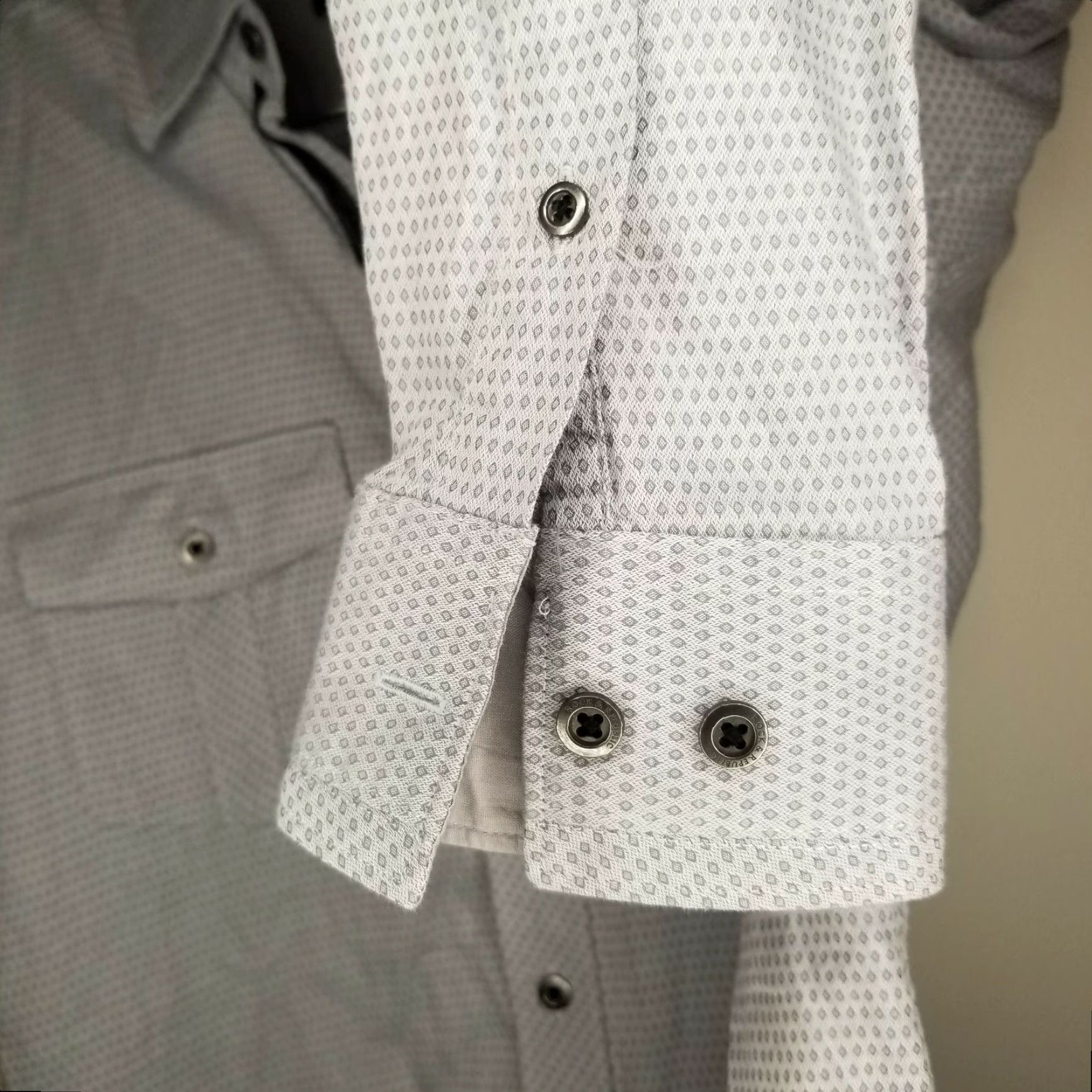 Vintage VINTAGE Rock & Republic Shirt Mens Long Sleeve Button-Up Size S Gray Size US S / EU 44-46 / 1 - 4 Thumbnail