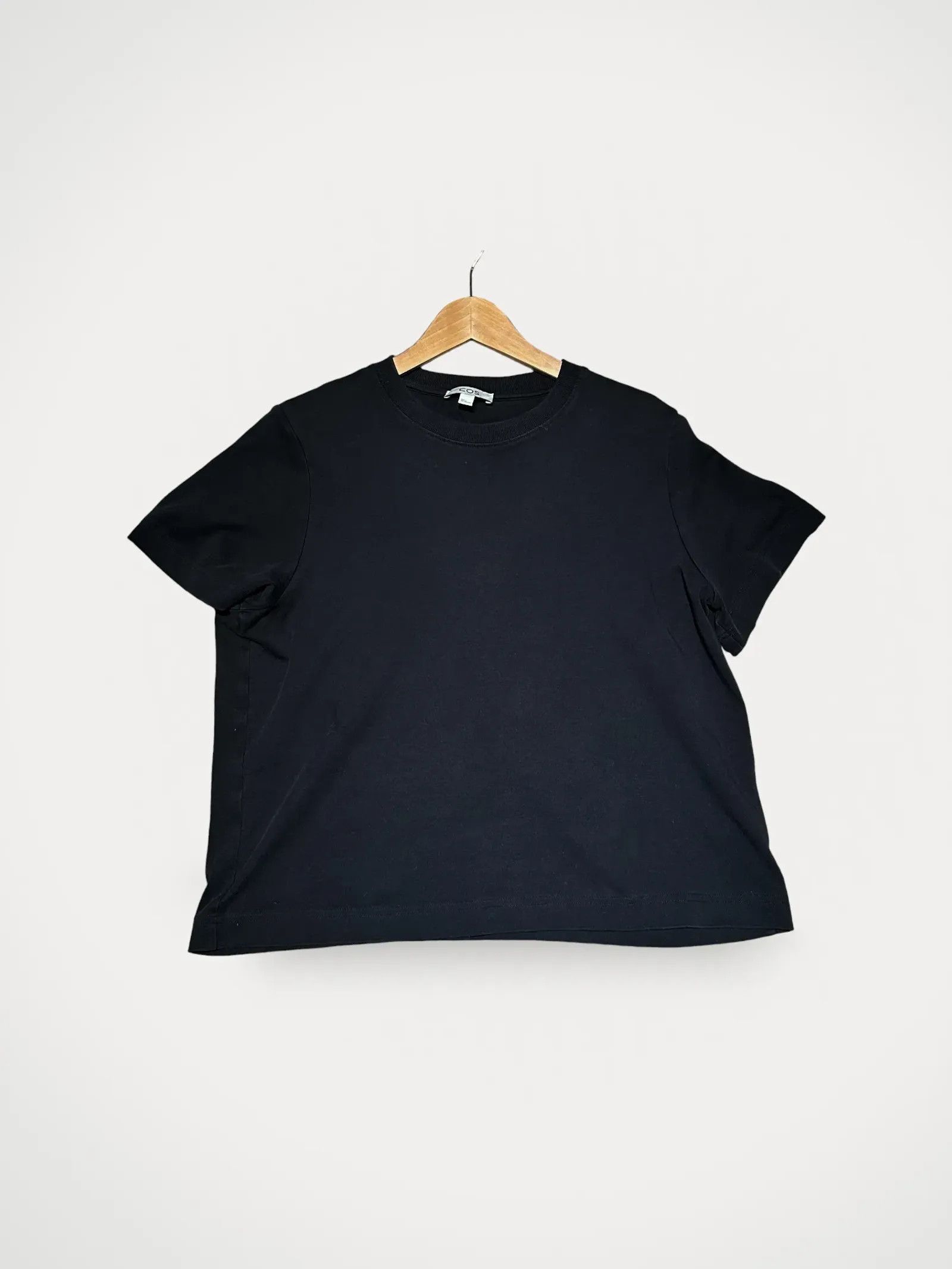 Cos Cos Clean cut regular Short Sleeve T-shirt Size L / US 10 / IT 46 - 1 Thumbnail