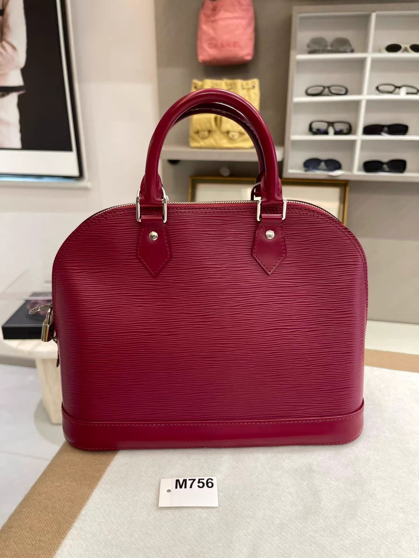 Louis Vuitton LV Water Wave Medium Shell Bag 2012 Mint w/ lock & key Size ONE SIZE - 4 Thumbnail