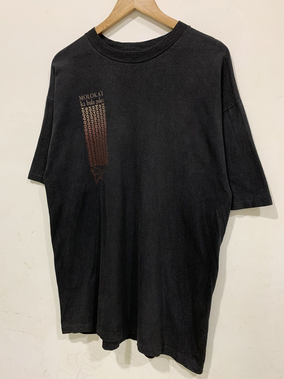Vintage 90’s Faded Molokai Ka Hula Piko Hawaii T Shirt Size US L / EU 52-54 / 3 - 4 Thumbnail