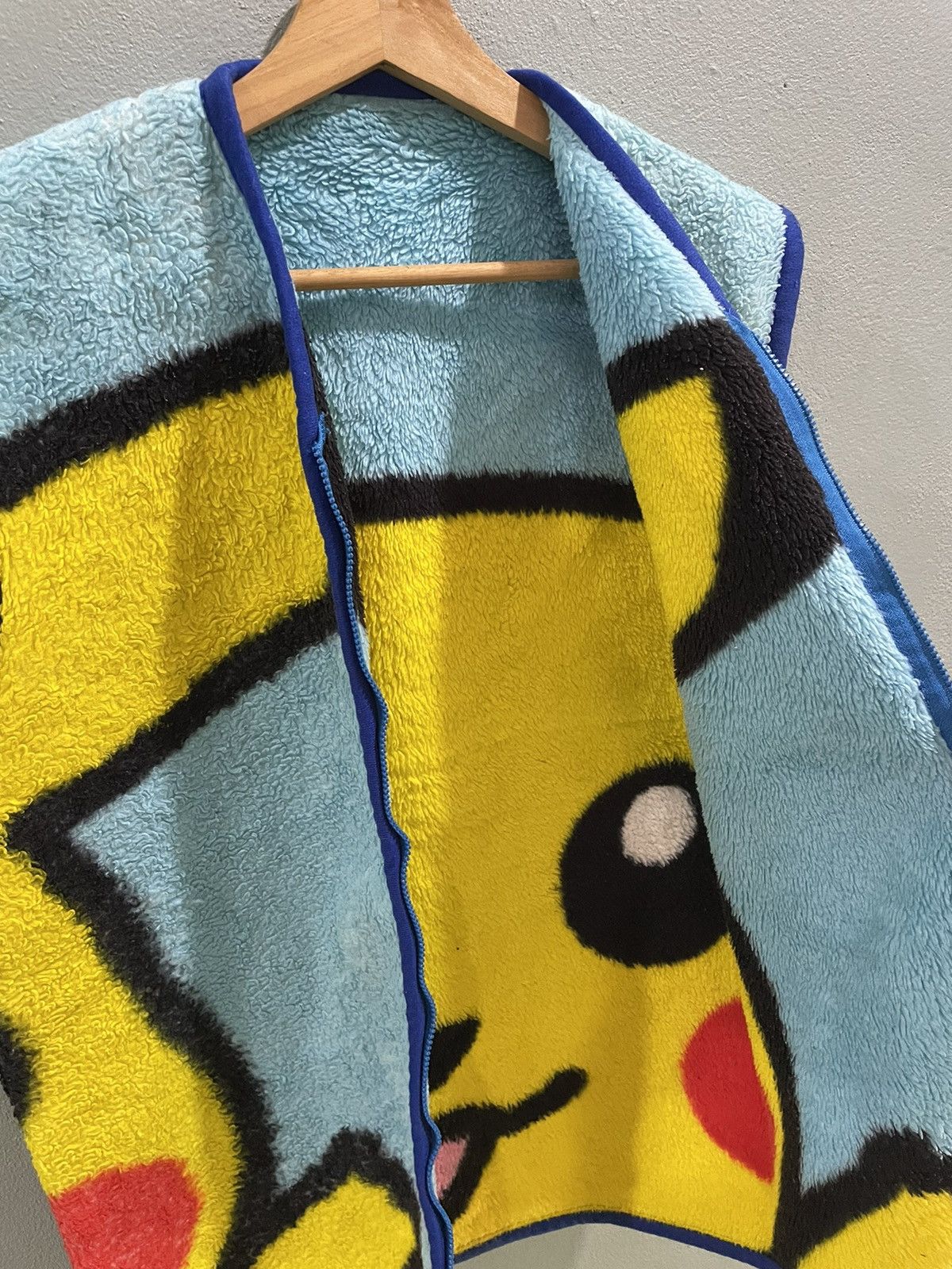 Japanese Brand × Pokemon × Vintage Vtg Pokemon Fleece Vest AOP Pikachu Size US M / EU 48-50 / 2 - 5 Thumbnail