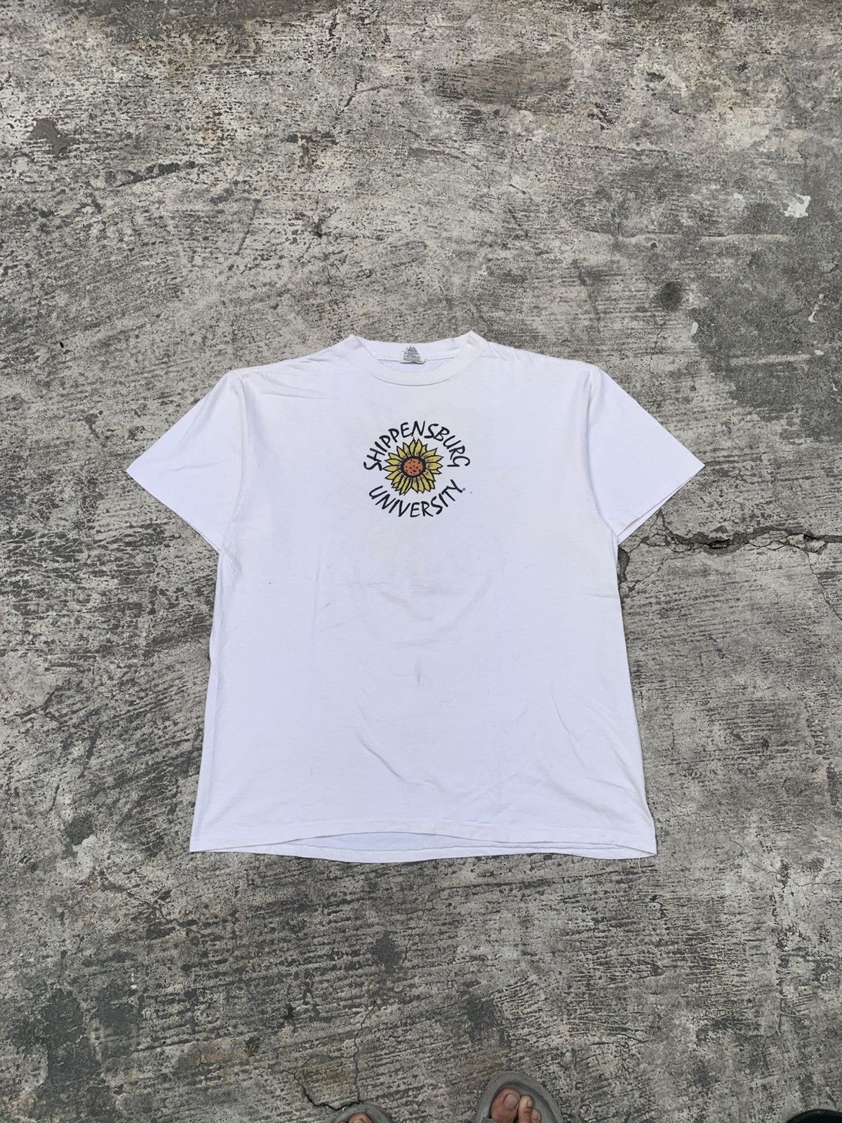 Hanes Vintage 1994's shippensburg university sunflower tee Size US XL / EU 56 / 4 - 2 Thumbnail