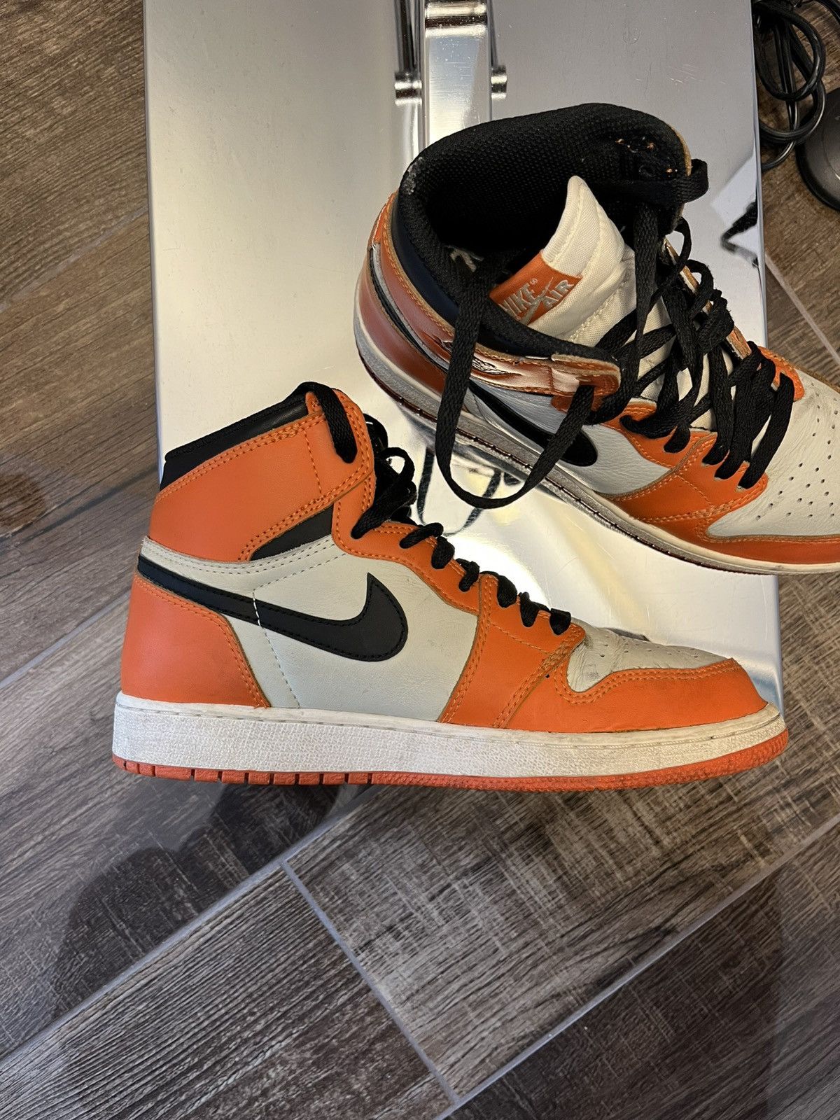 Jordan Brand Air Jordan 1 Retro High OG Shattered Backboard Away 2016 Size US 6 / EU 39 - 5 Thumbnail
