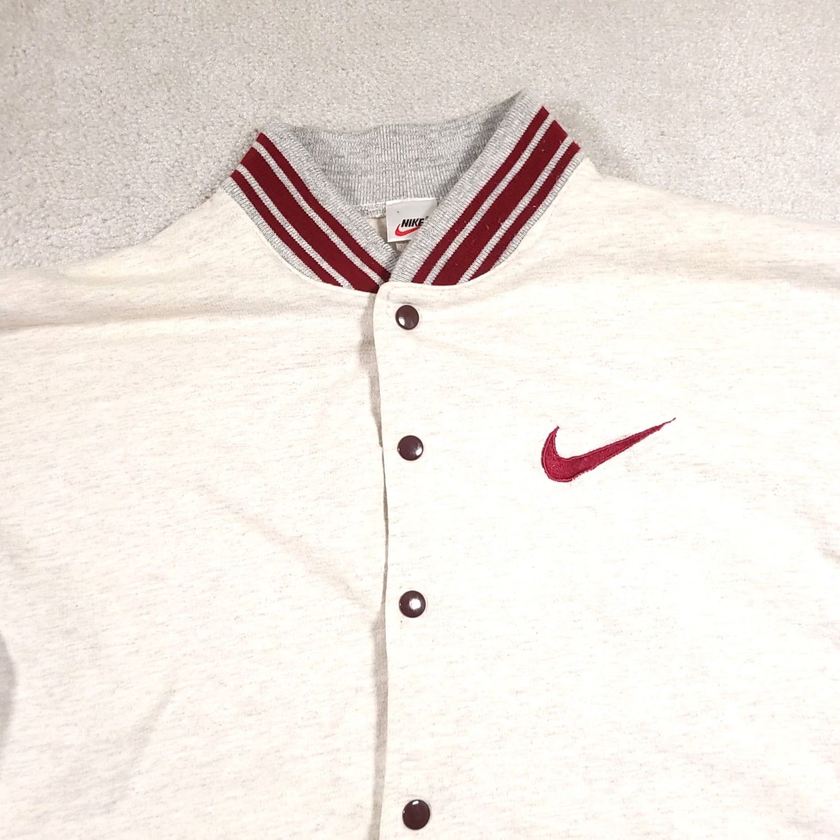 Nike VINTAGE Nike Jacket Mens Large Gray Maroon Swoosh Snap Button Varsity USA 90s Size US L / EU 52-54 / 3 - 3 Thumbnail