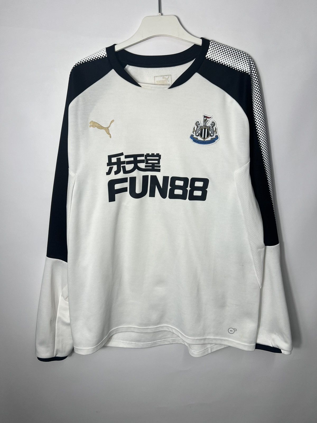 Puma Vintage soccer football Puma Newcastle 2017 Sweatshirt Size US XL / EU 56 / 4 - 1 Thumbnail