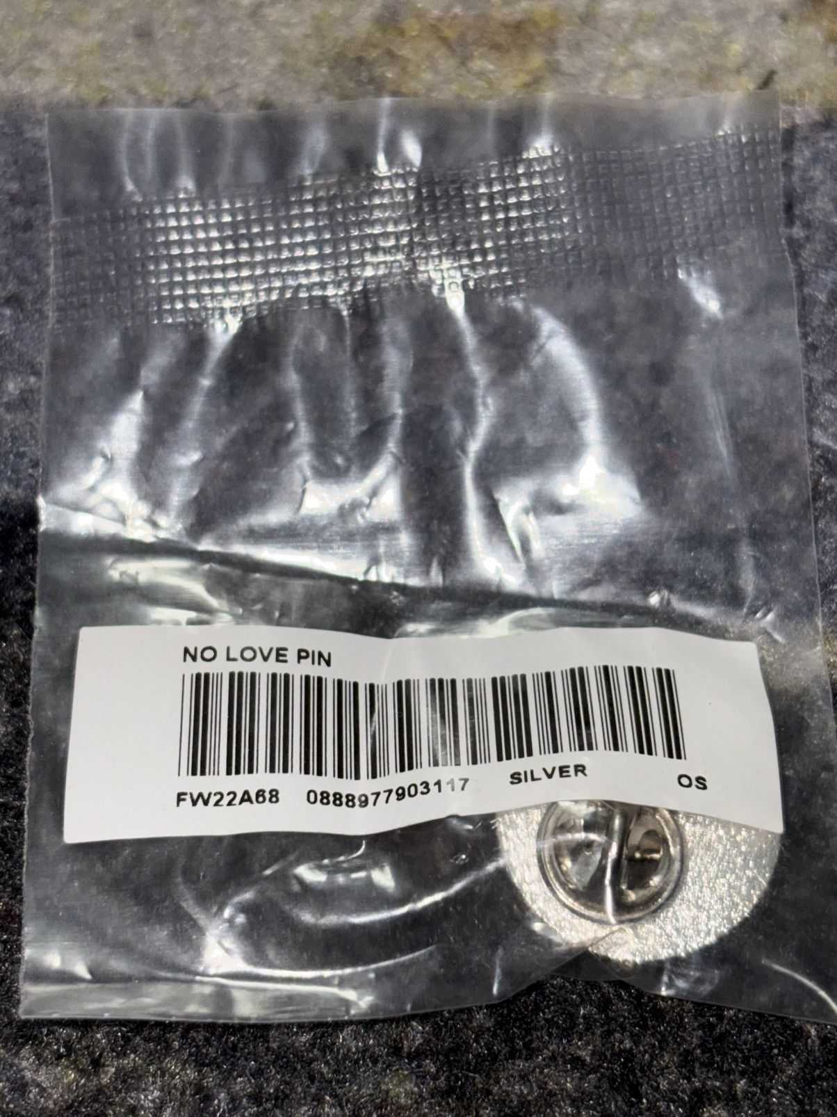 Supreme Supreme No Love Pin Size ONE SIZE - 2 Thumbnail