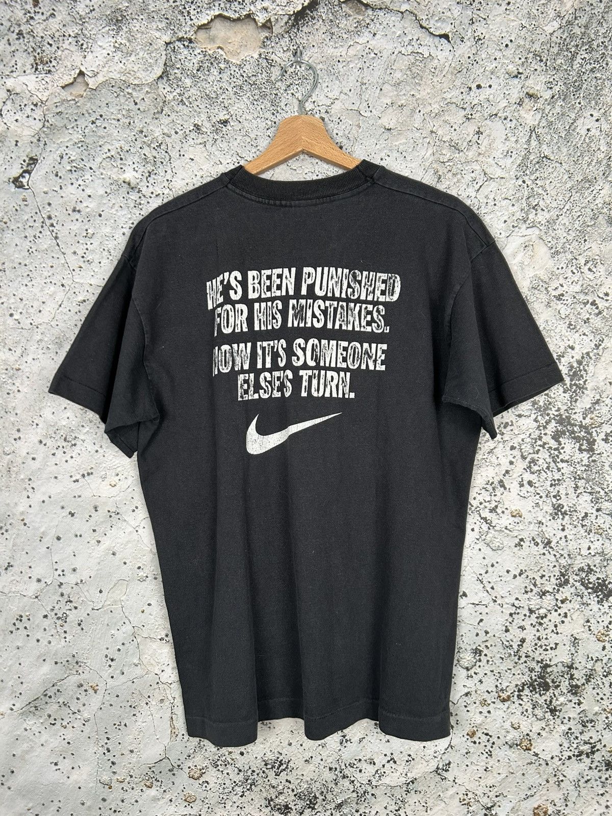 Nike Vintage Eric Cantona Nike 90s Swoosh Graphic Tee Rare Size US L / EU 52-54 / 3 - 2 Thumbnail
