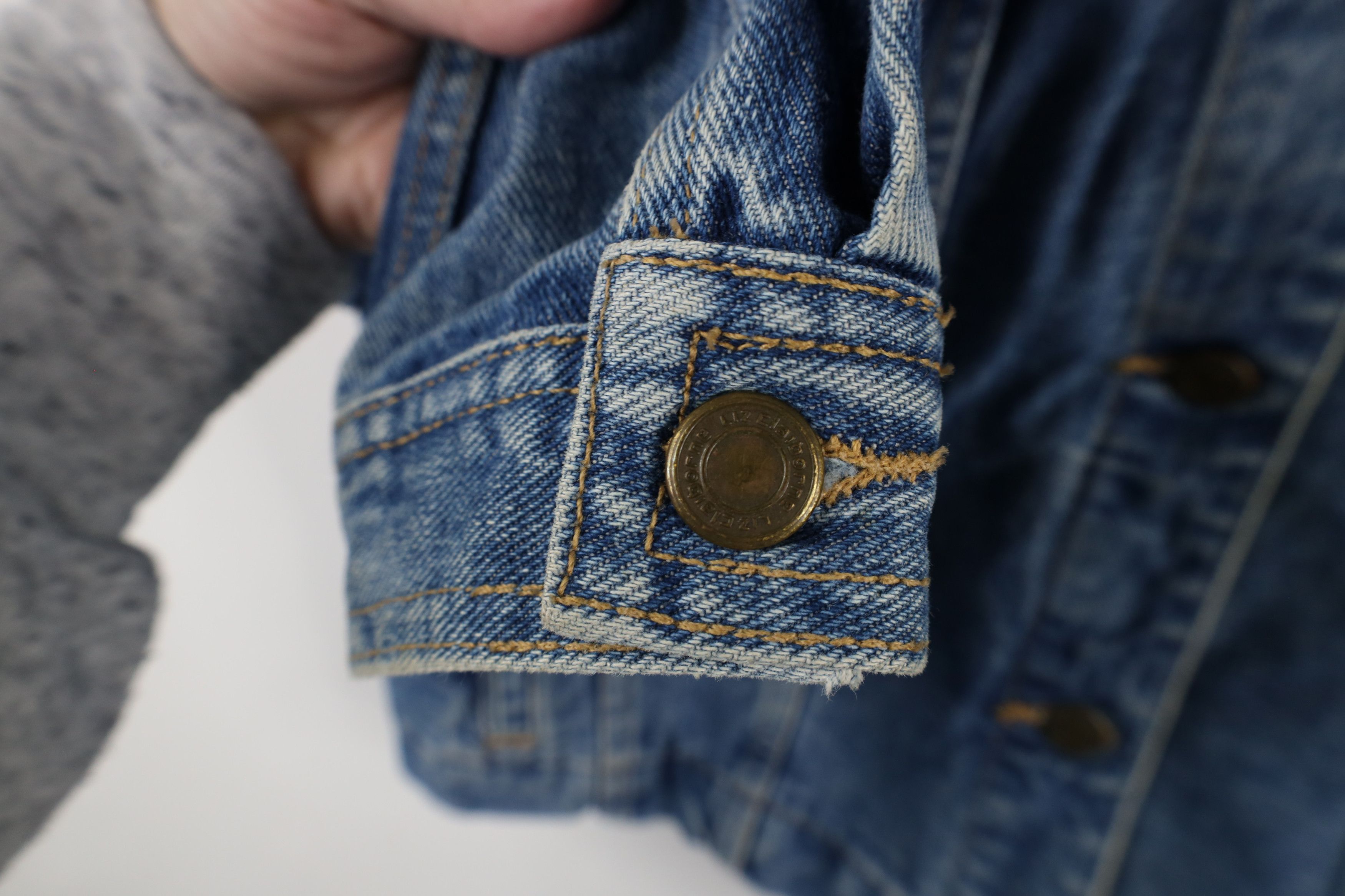 Vintage Vintage 90s Streetwear Distressed Denim Jean Trucker Jacket Size L / US 10 / IT 46 - 8 Thumbnail
