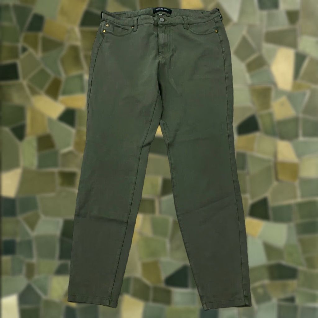 Vintage Liverpool Pants Women Size 12 Green Mid Rise Stretch Business Casual Ankle Zip Pockets Liverpool Women’s Pants 12 Green Stretch Office Workwear Size 34" / US 12 / IT 48 - 1 Thumbnail