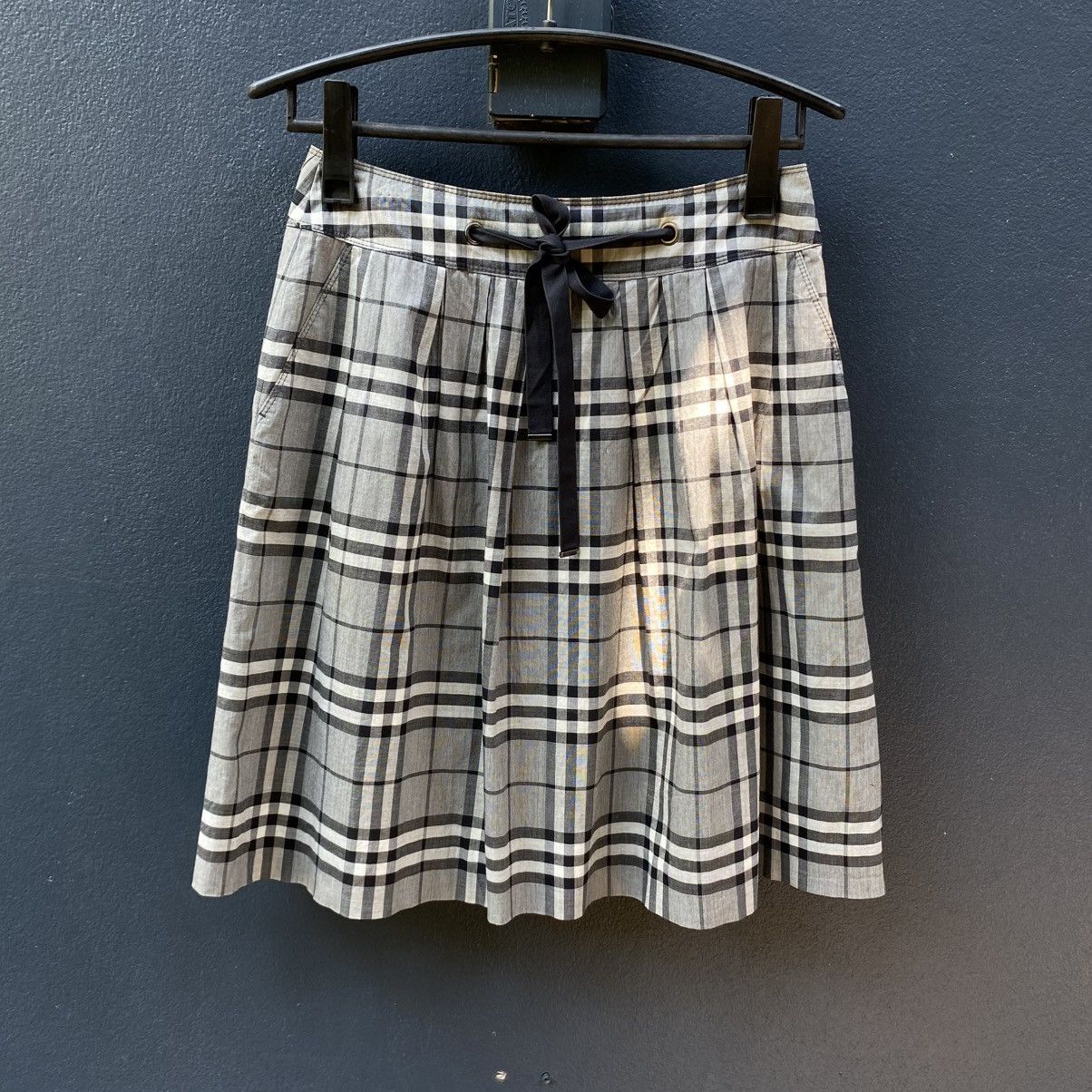 Burberry Burberry Gray Checkered Flared Skirt with Lining Size 26" / US 2 / IT 38 - 1 Thumbnail