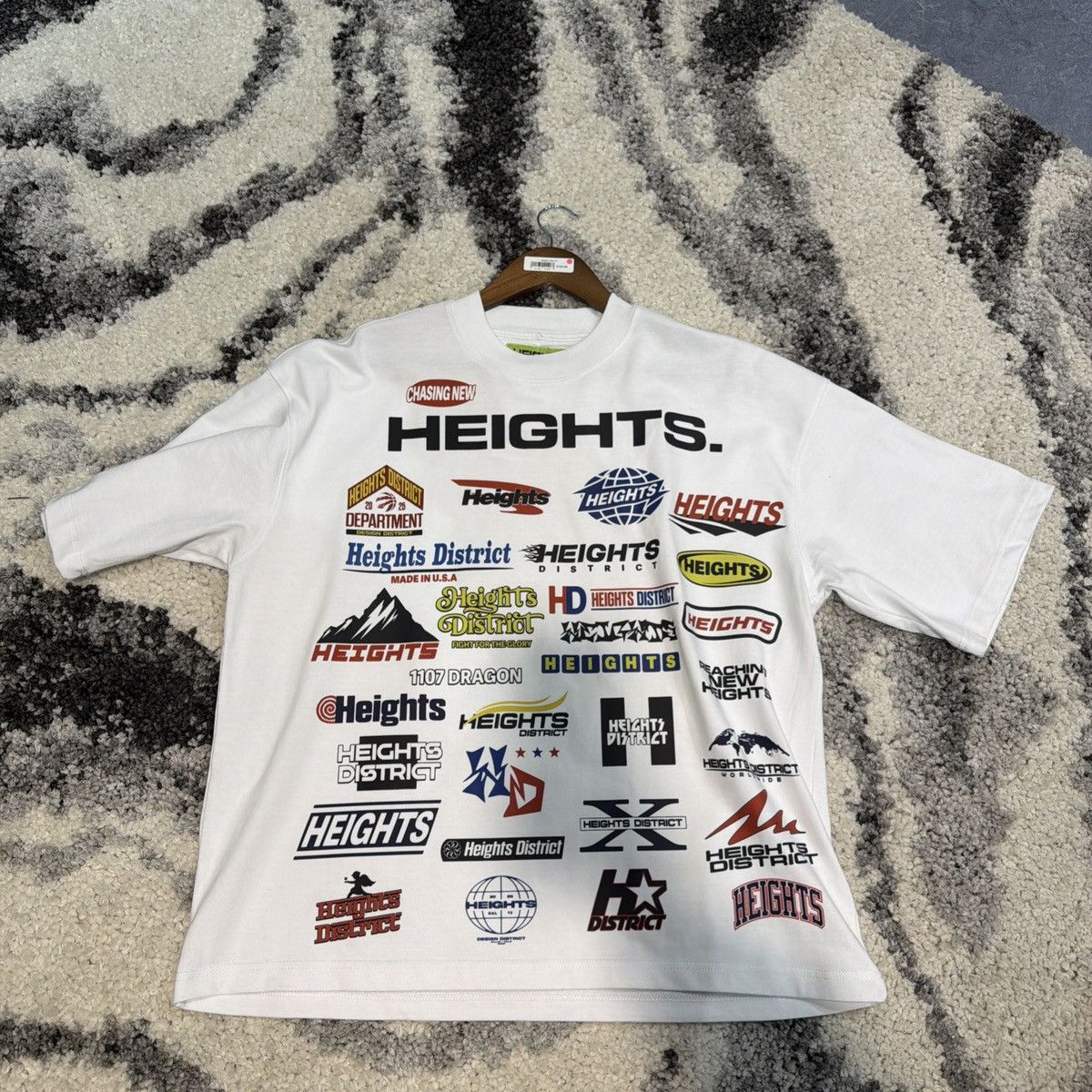Cape Heights Heights District Graphic SHORT Sleeve Chasing New Heights Size US M / EU 48-50 / 2 - 2 Thumbnail