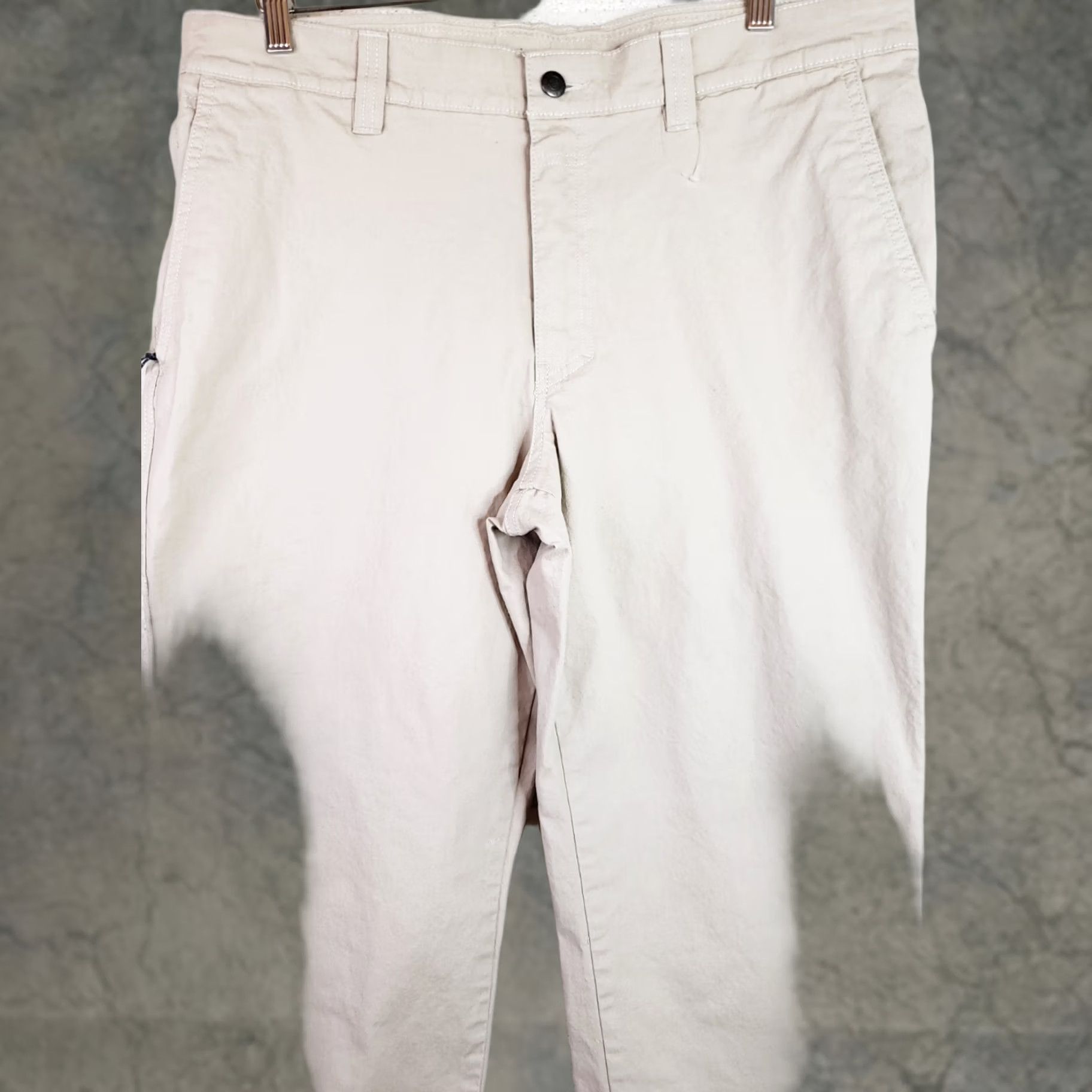 Vintage Columbia Men's Straight Pants 38X30 Beige Regular Fit 5-Pocket Zipper Side Pocket Machine Washable Logo Size US 38 / EU 54 - 1 Thumbnail