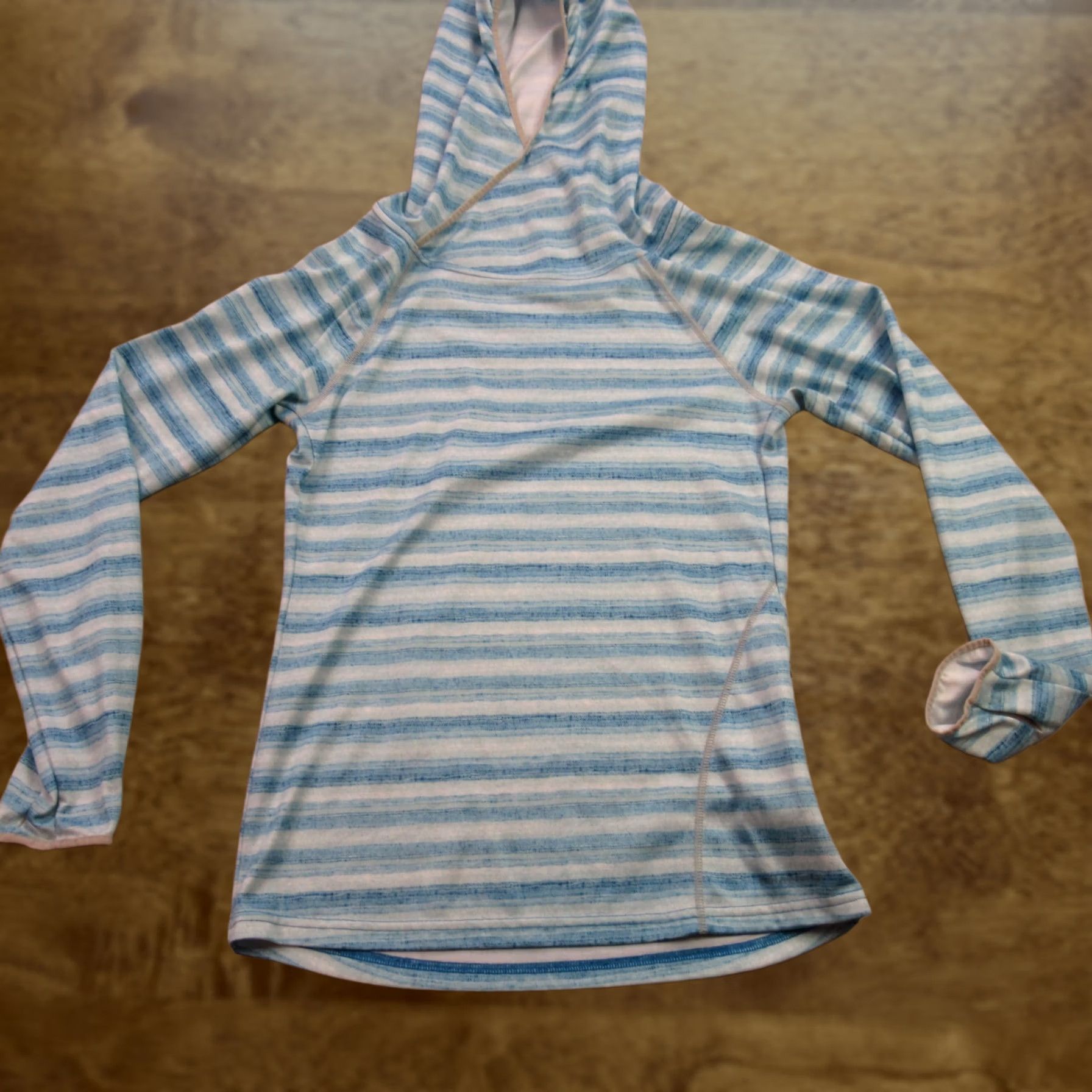 Patagonia Patagonia Hoodie Mens XS Long Sleeve Hooded Pullover Stripes Outdoors Blue Logo Knit Sweater Casual Pullover All Seasons Outdoor Mens XS Size US XS / EU 42 / 0 - 1 Thumbnail