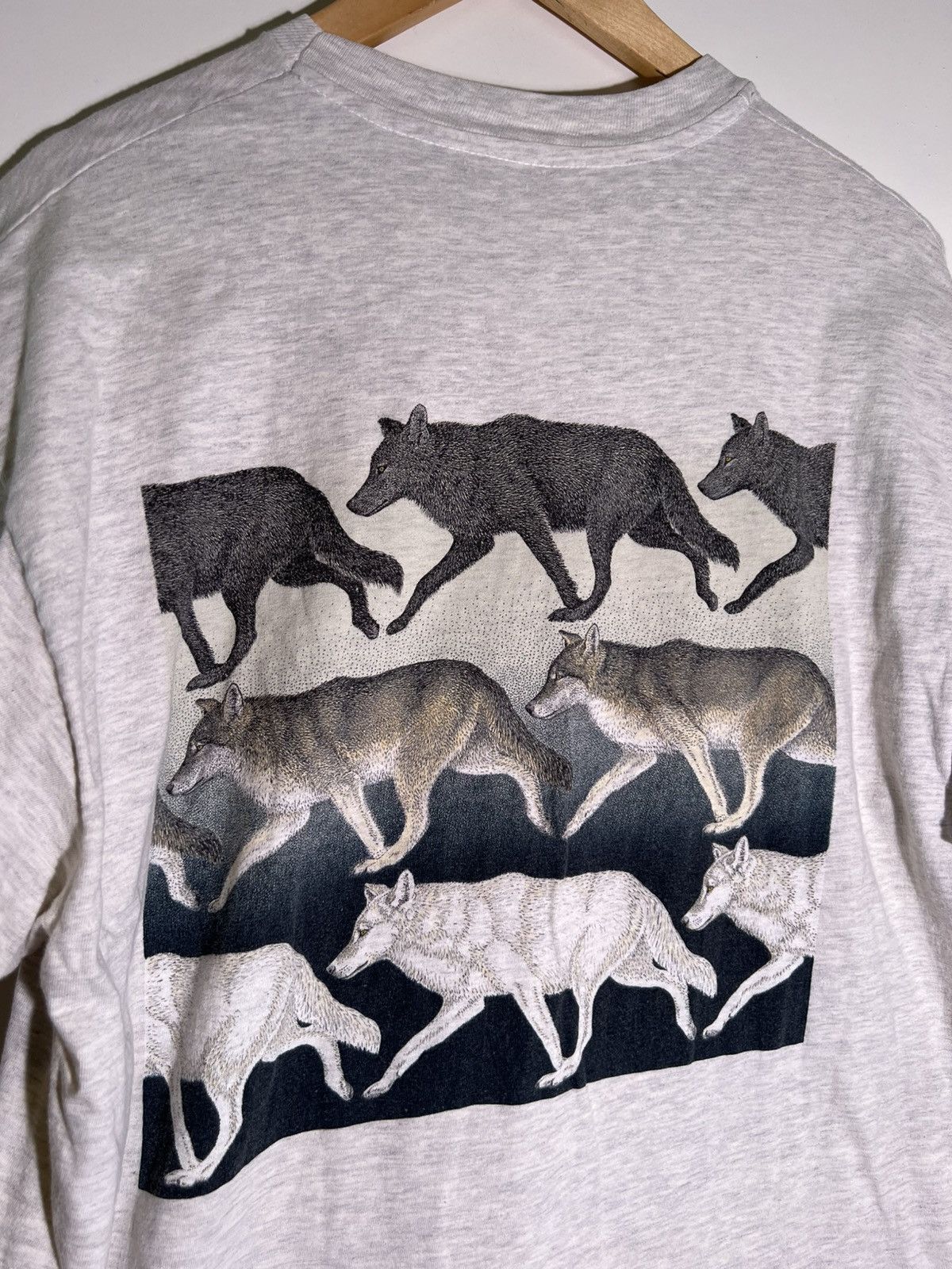 Vintage 90’s VTG Vintage Gray Wolves Diana Tyler Art Retro Tee Shirt Size US XL / EU 56 / 4 - 8 Thumbnail