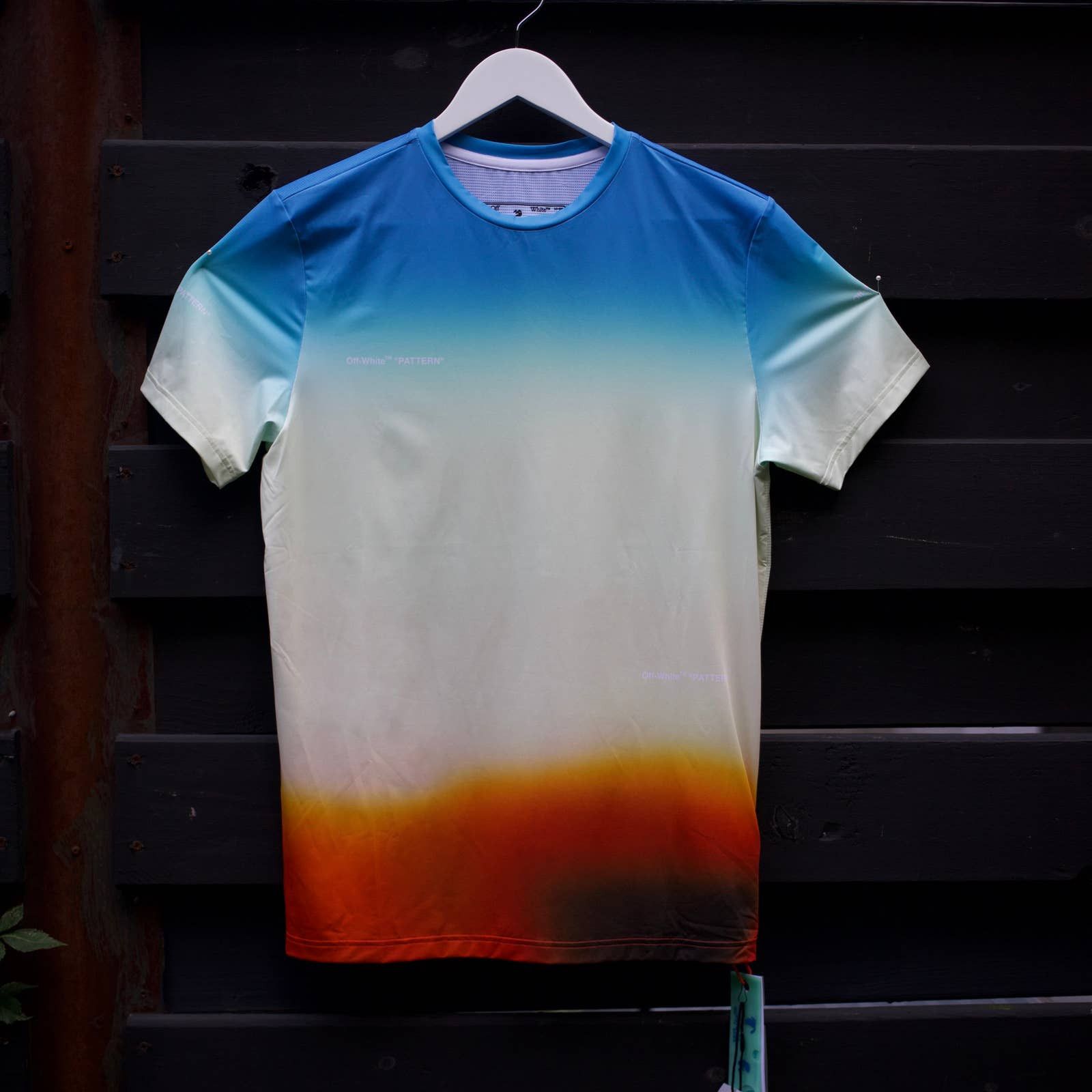 Off-White BNWT SS22 Off-White Ombre ‘Athleisure’ T- Shirt Size US S / EU 44-46 / 1 - 1 Thumbnail