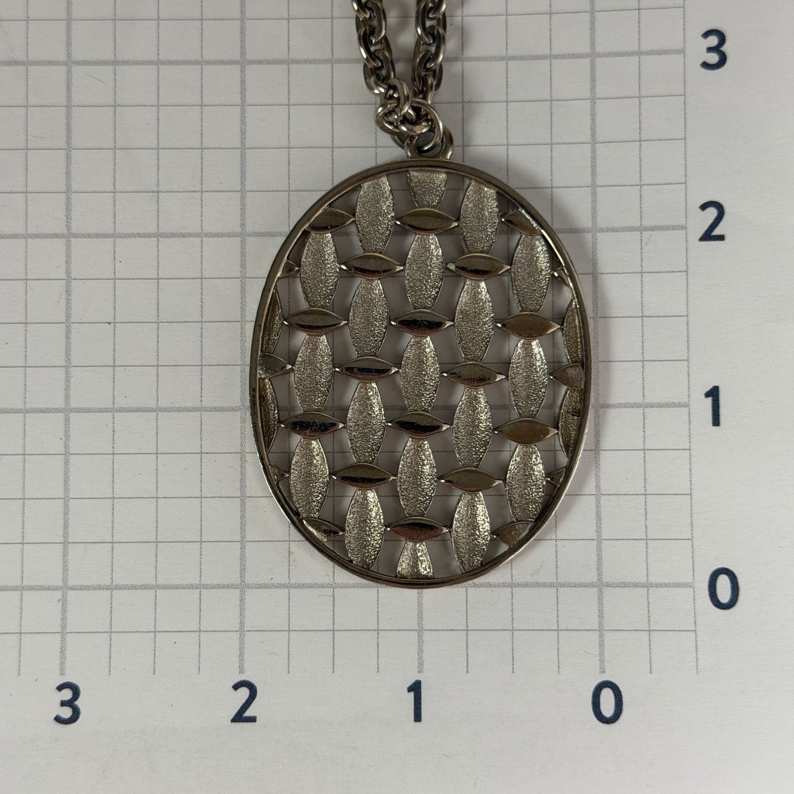 Other VTG 1970s Lisner Silver-Tone Oval Cut-Out Pendant Necklace Size ONE SIZE - 7 Thumbnail