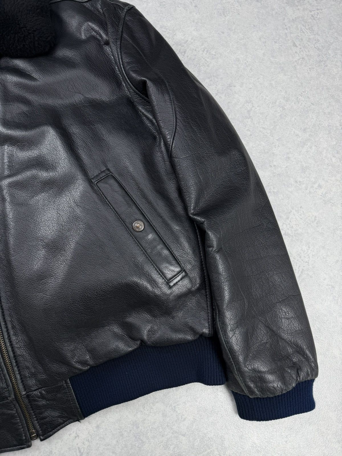 Levi's Vintage Clothing Vintage Levis Black Leather Aviator Bomber Jacket Size L Size US L / EU 52-54 / 3 - 3 Thumbnail