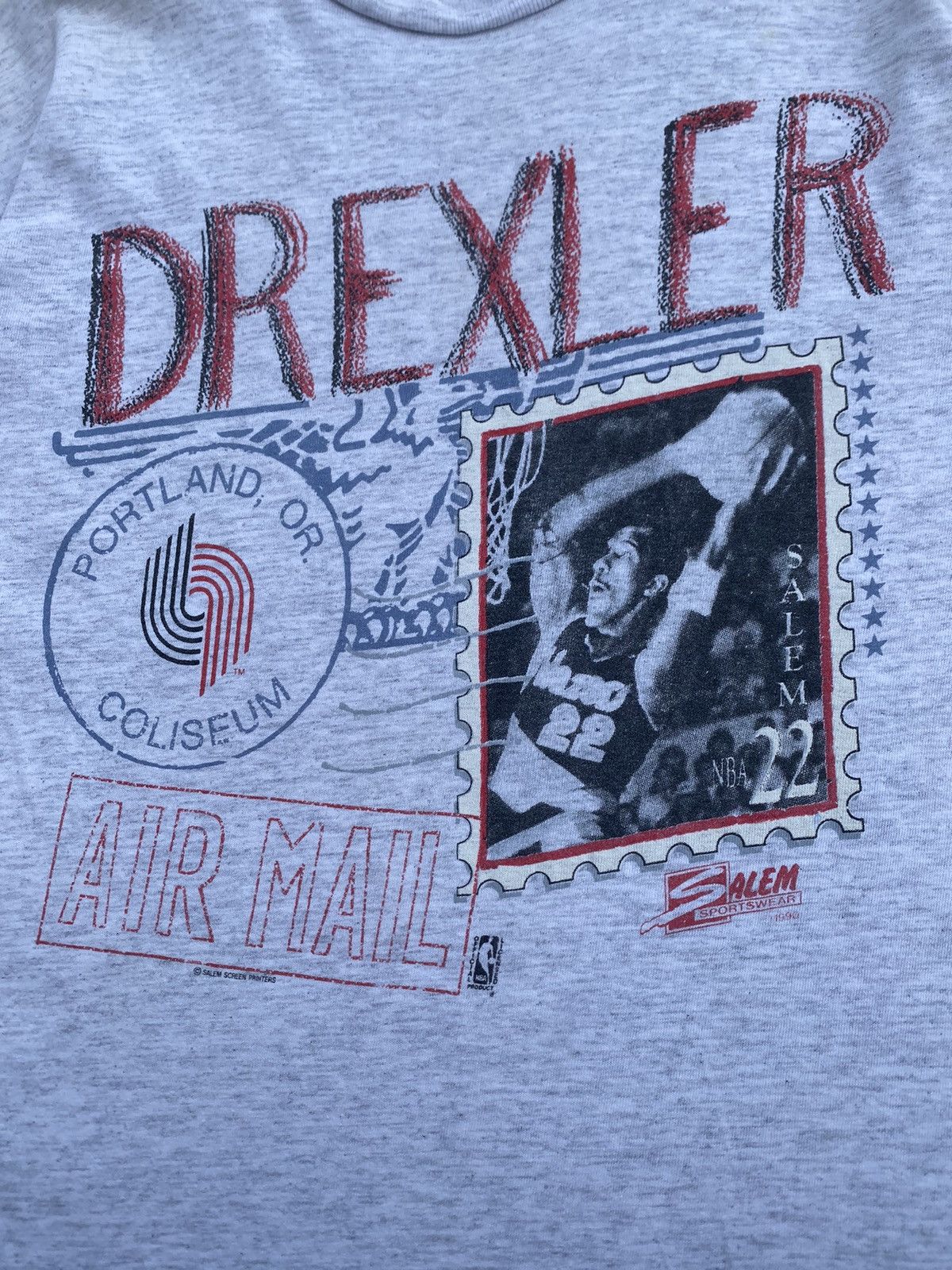 NBA Rare Vintage 90s Clyde Drexler NBA Tshirt Size US L / EU 52-54 / 3 - 12 Thumbnail