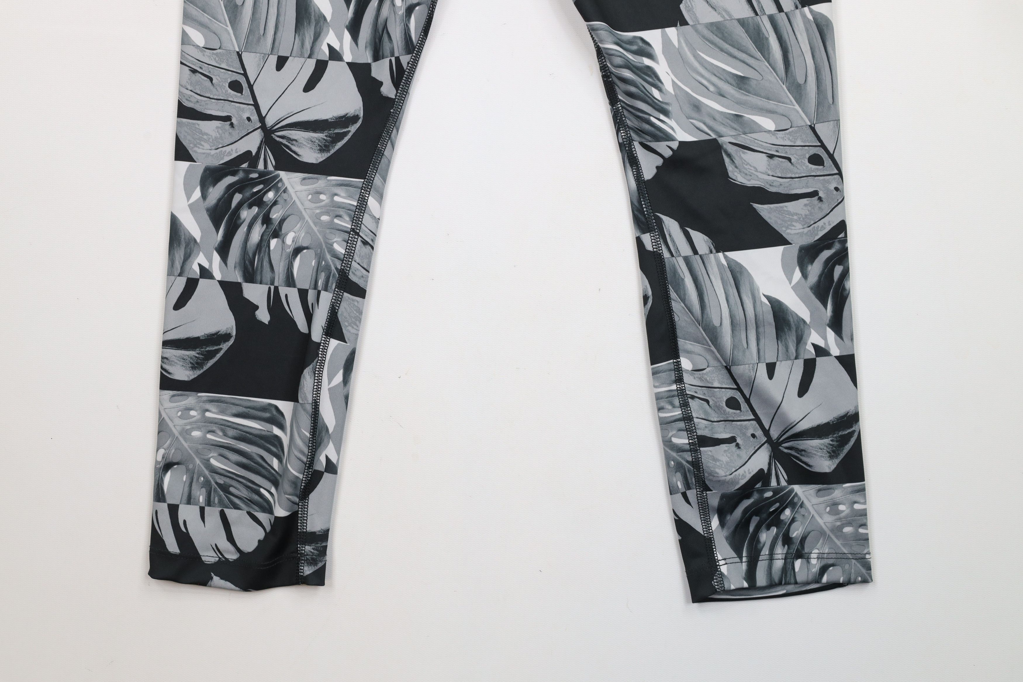 Nike × Vintage Nike Runway Graphic Leaf Cropped Gym Training Running Tights Size 26" / US 2 / IT 38 - 9 Thumbnail