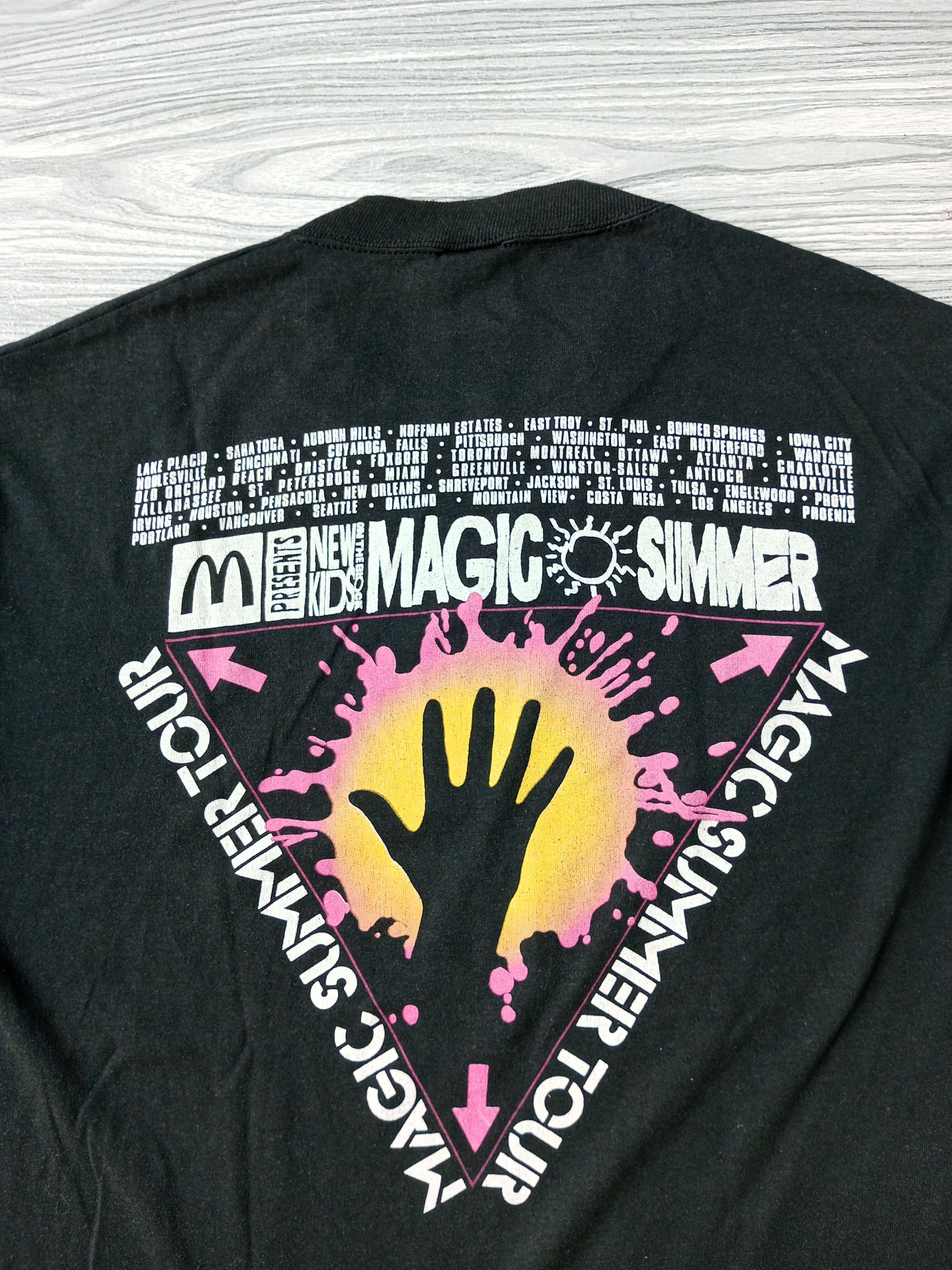 Band Tees Vintage 90s New Kids On The Block Magic Summer tour Size US L / EU 52-54 / 3 - 15 Thumbnail