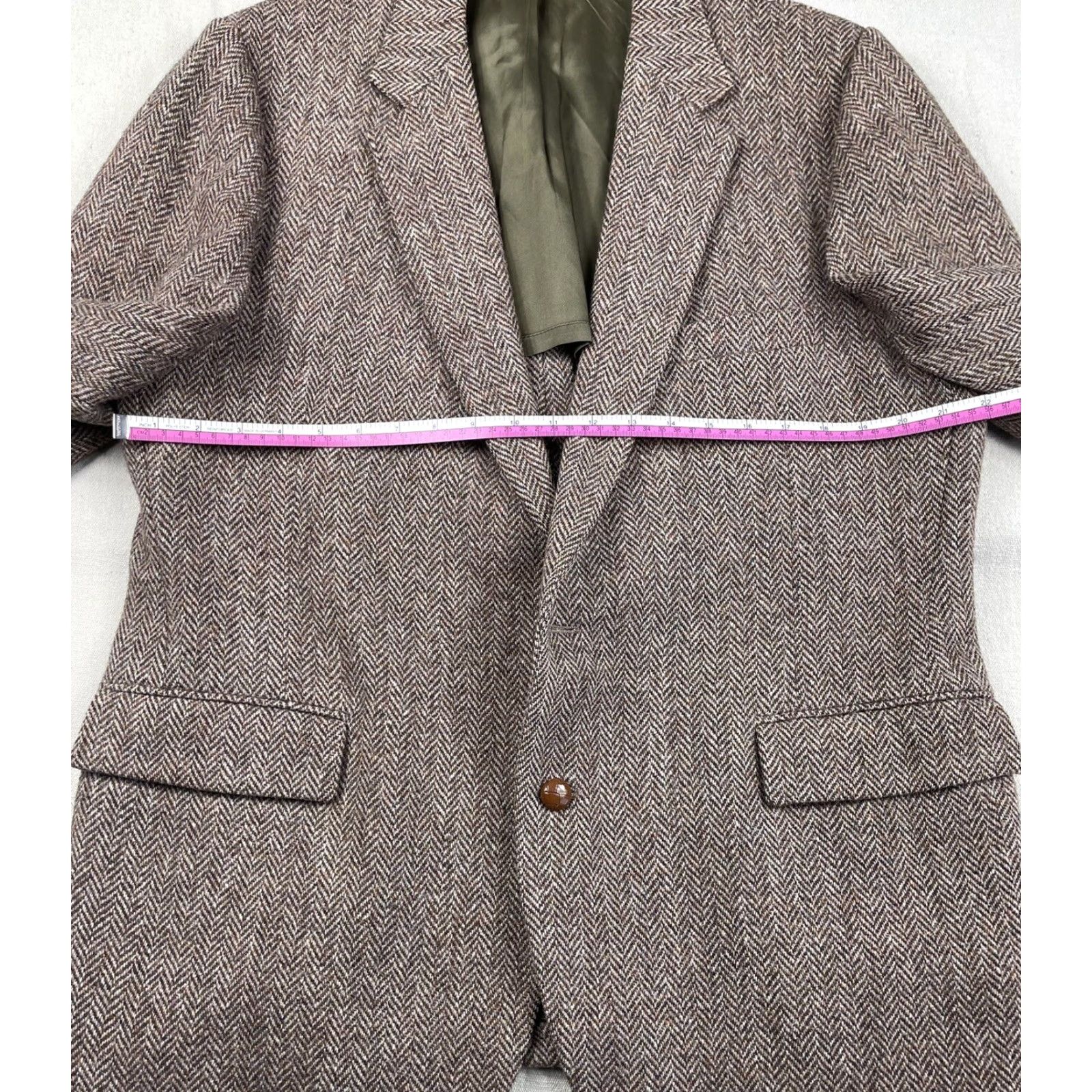 Harris Tweed VINTAGE Harris Tweed Jacket Sport Coat Men 44 Brown Wool Herringbone 2-Button Notch Lapel Regular Fit Size US S / EU 44-46 / 1 - 6 Thumbnail