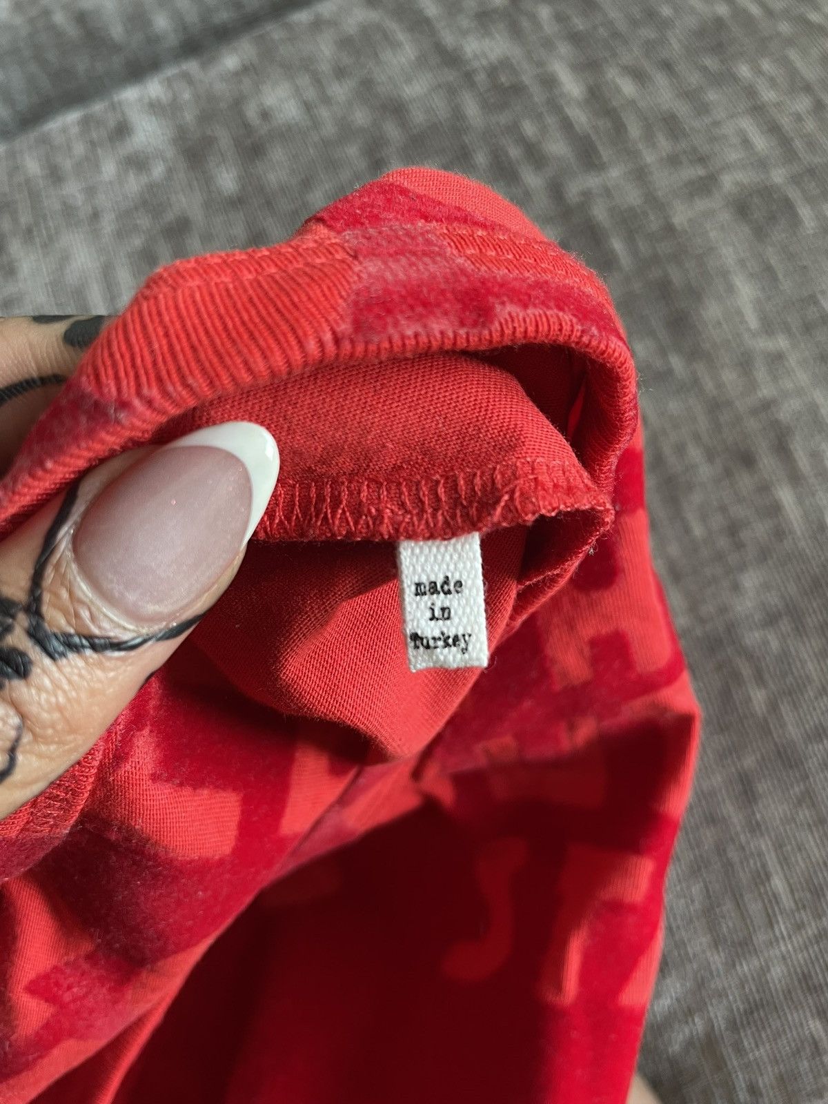 Maison Margiela Maison Margiela MM6 V-neck ‘SIDA’ top Size US S / EU 44-46 / 1 - 6 Thumbnail