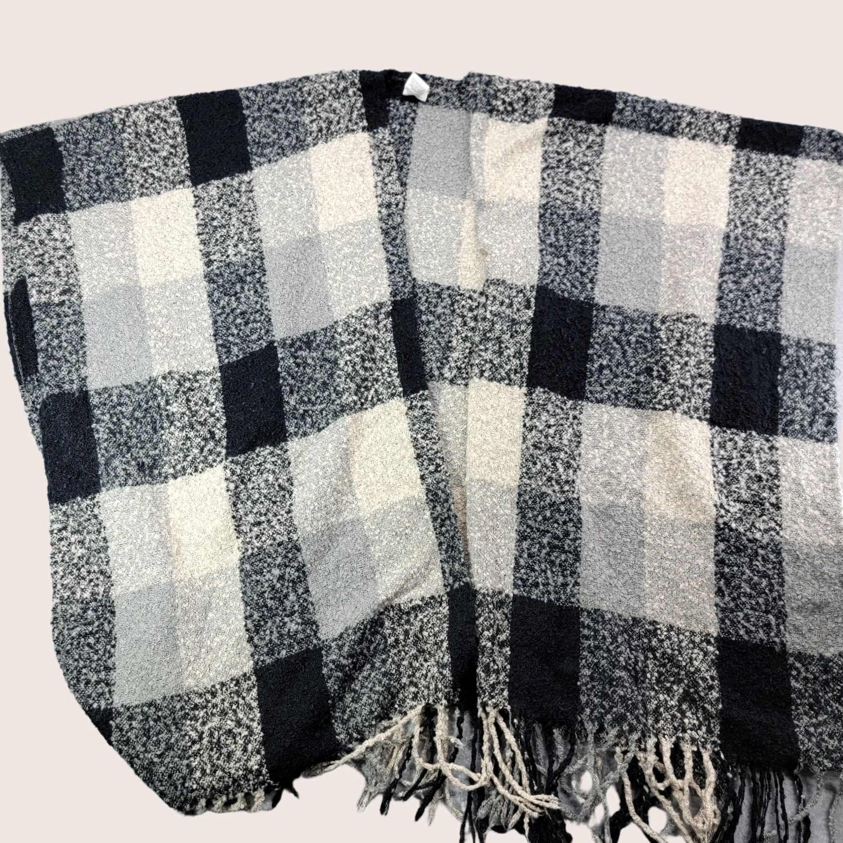 Vintage Woolrich Poncho Wrap Womens Size One Gray Black Plaid Fringe Shawl Size ONE SIZE - 1 Thumbnail
