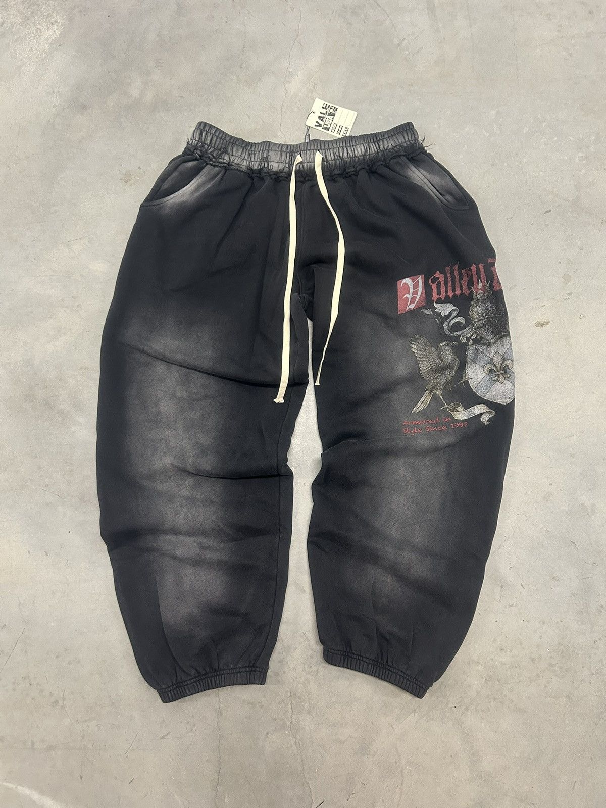 Vale Vale Forever Valley Dreams Crest Vendetta (EVO) Sweatpants Size US 30 / EU 46 - 1 Thumbnail