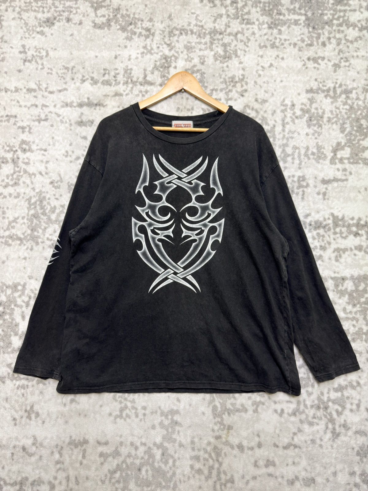 Vintage Vintage Y2K Tribal Long Sleeve Black Fade Graphic Tee Size US XL / EU 56 / 4 - 1 Thumbnail