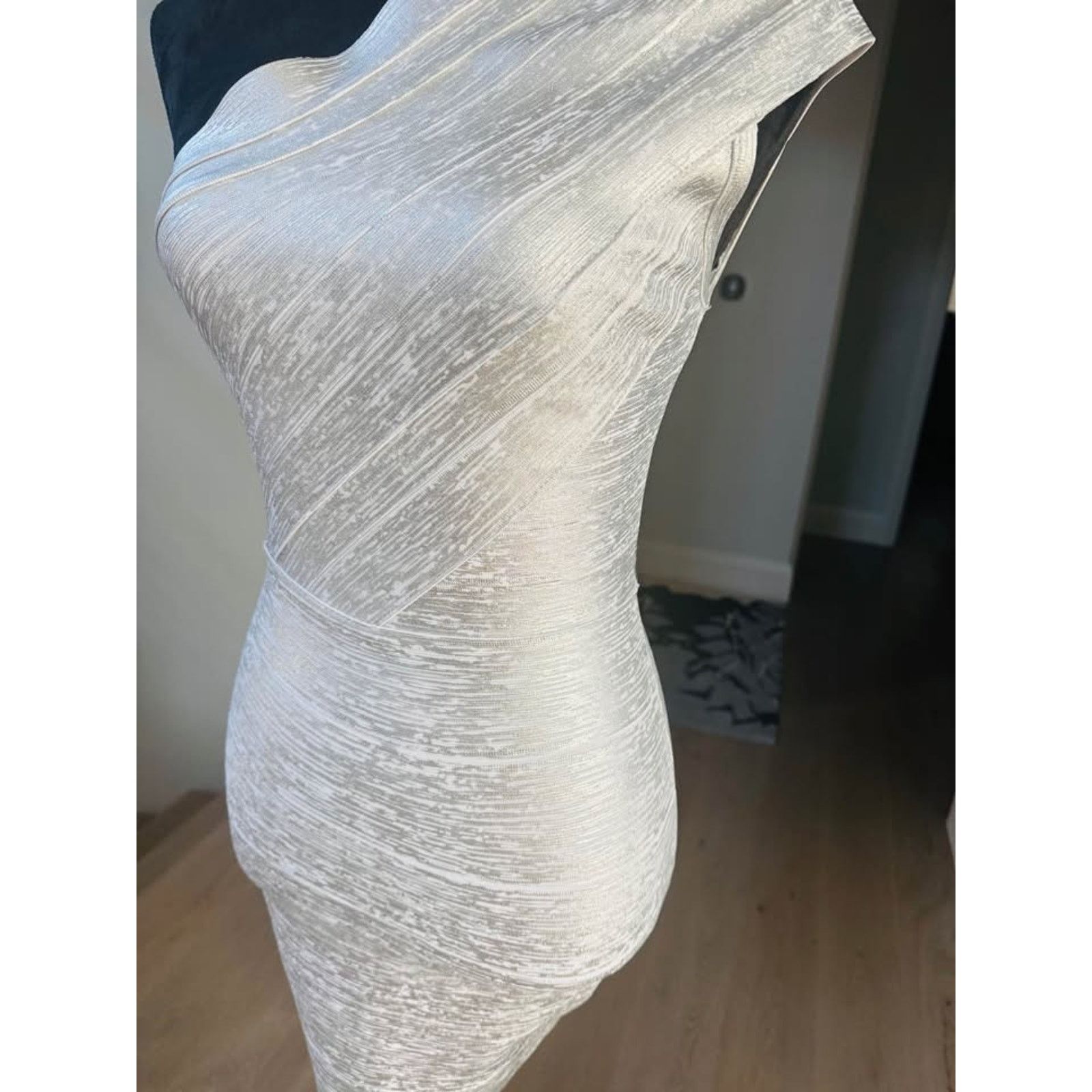 Other New Silver bodycon dress size XS/S Size XS / US 0-2 / IT 36-38 - 5 Thumbnail