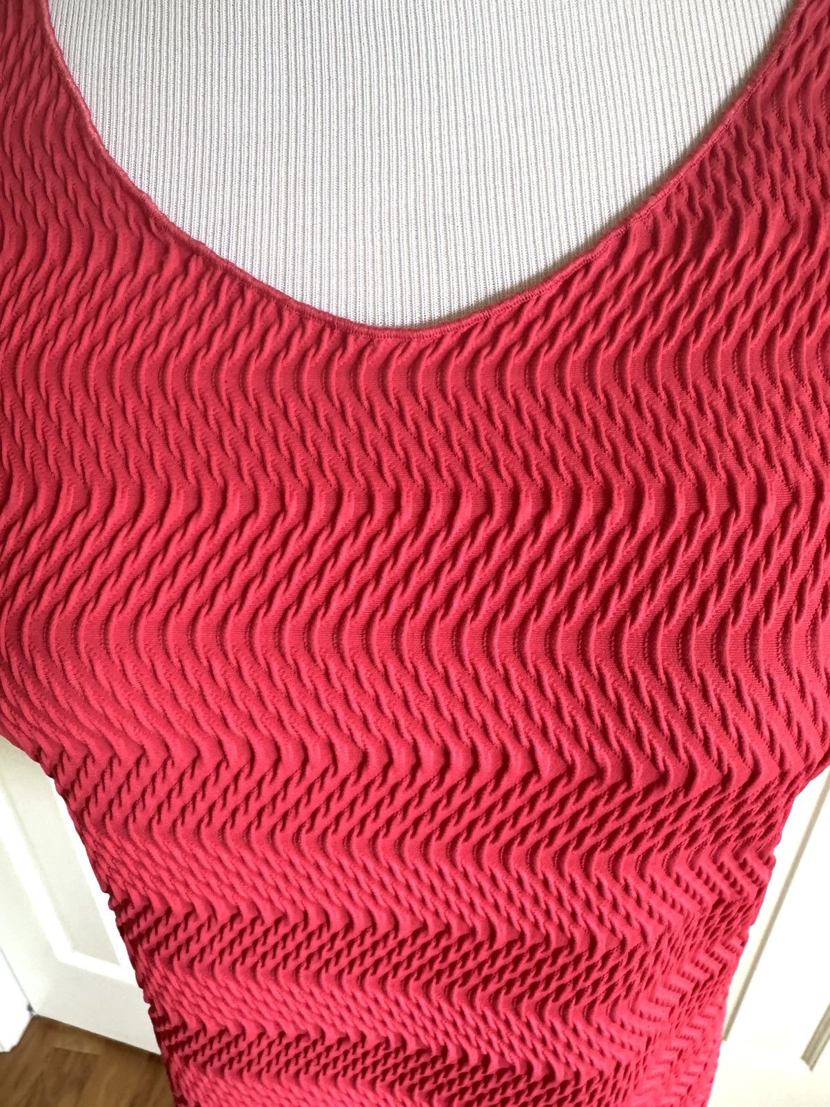 Armani Collezioni ARMANI Collezioni Coral Textured Top 8/44 Size M / US 6-8 / IT 42-44 - 2 Thumbnail