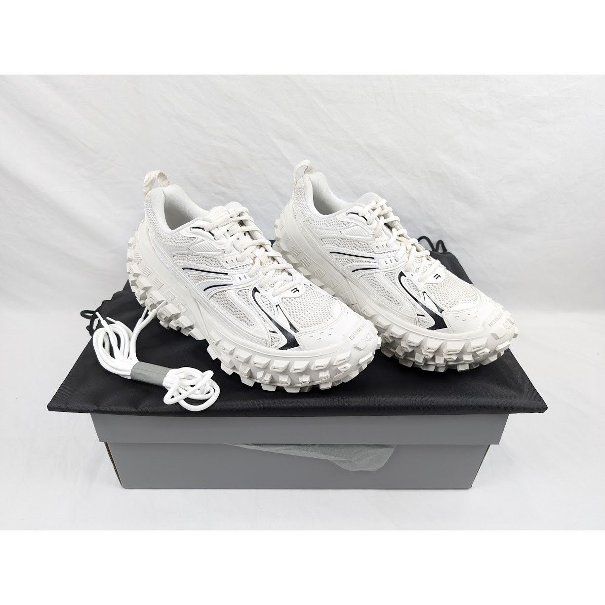 Balenciaga o1rshd1 Bouncer/Contrast Sneakers in Eggshell/Black Size US 9 / EU 42 - 21 Thumbnail