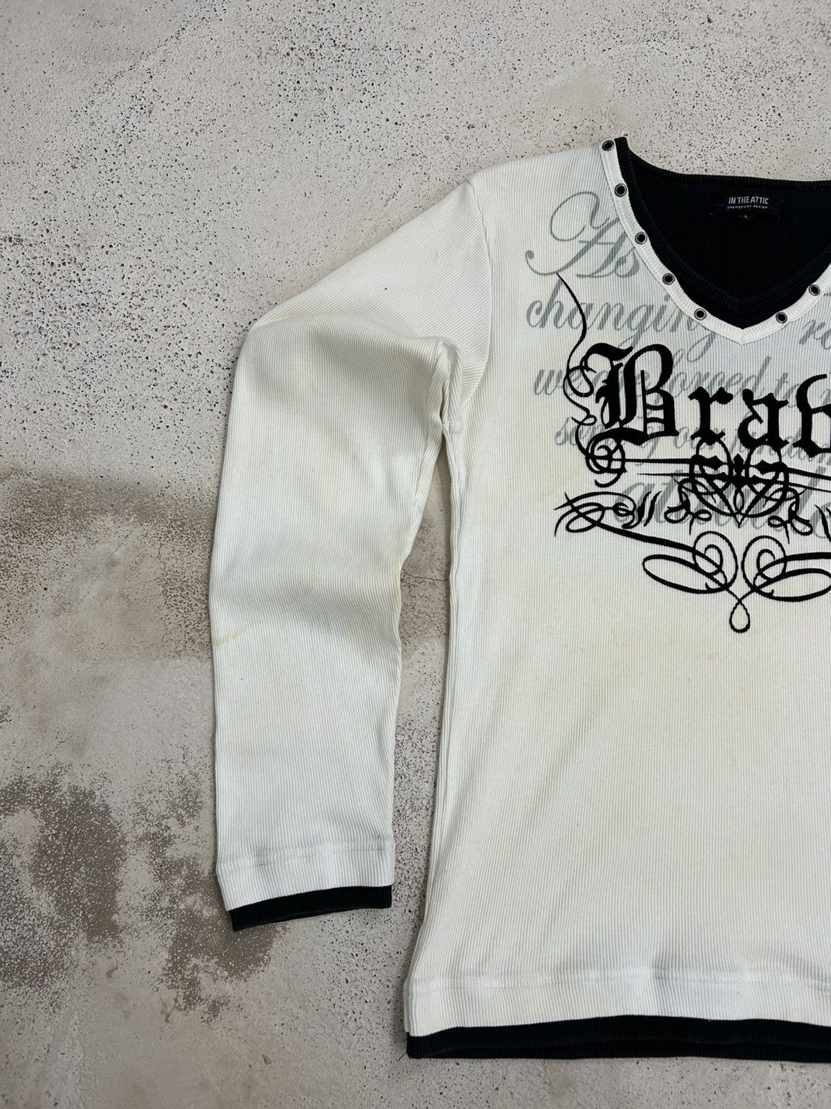 Designer × Japanese Brand ‘Brave’ Gothic Graphic V-Neck Long Sleeve w/ Studded Collar Size US S / EU 44-46 / 1 - 6 Thumbnail