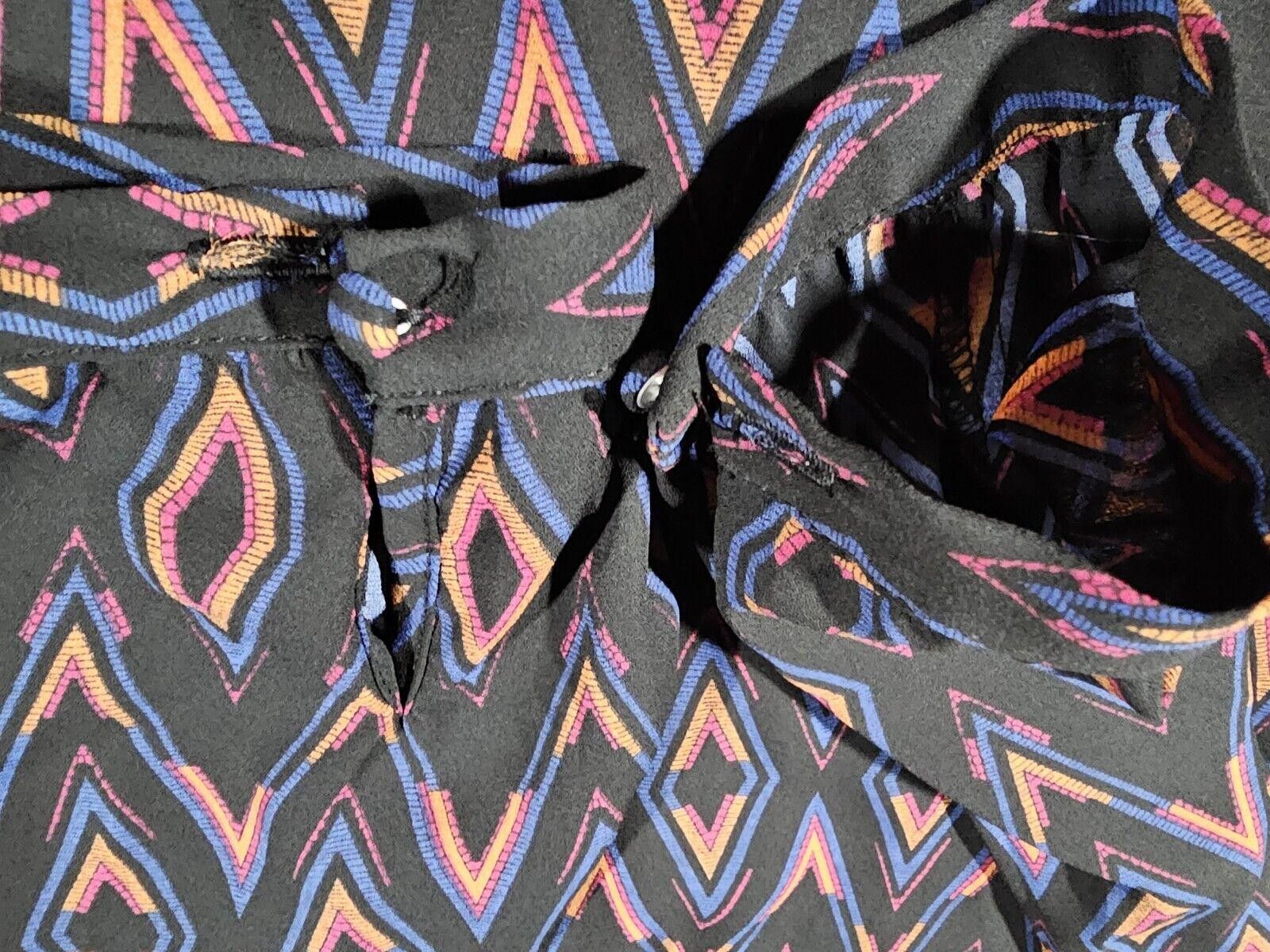 Designer Allison Joy geometric diamonds Medium vneck made in USA Size M / US 6-8 / IT 42-44 - 9 Thumbnail