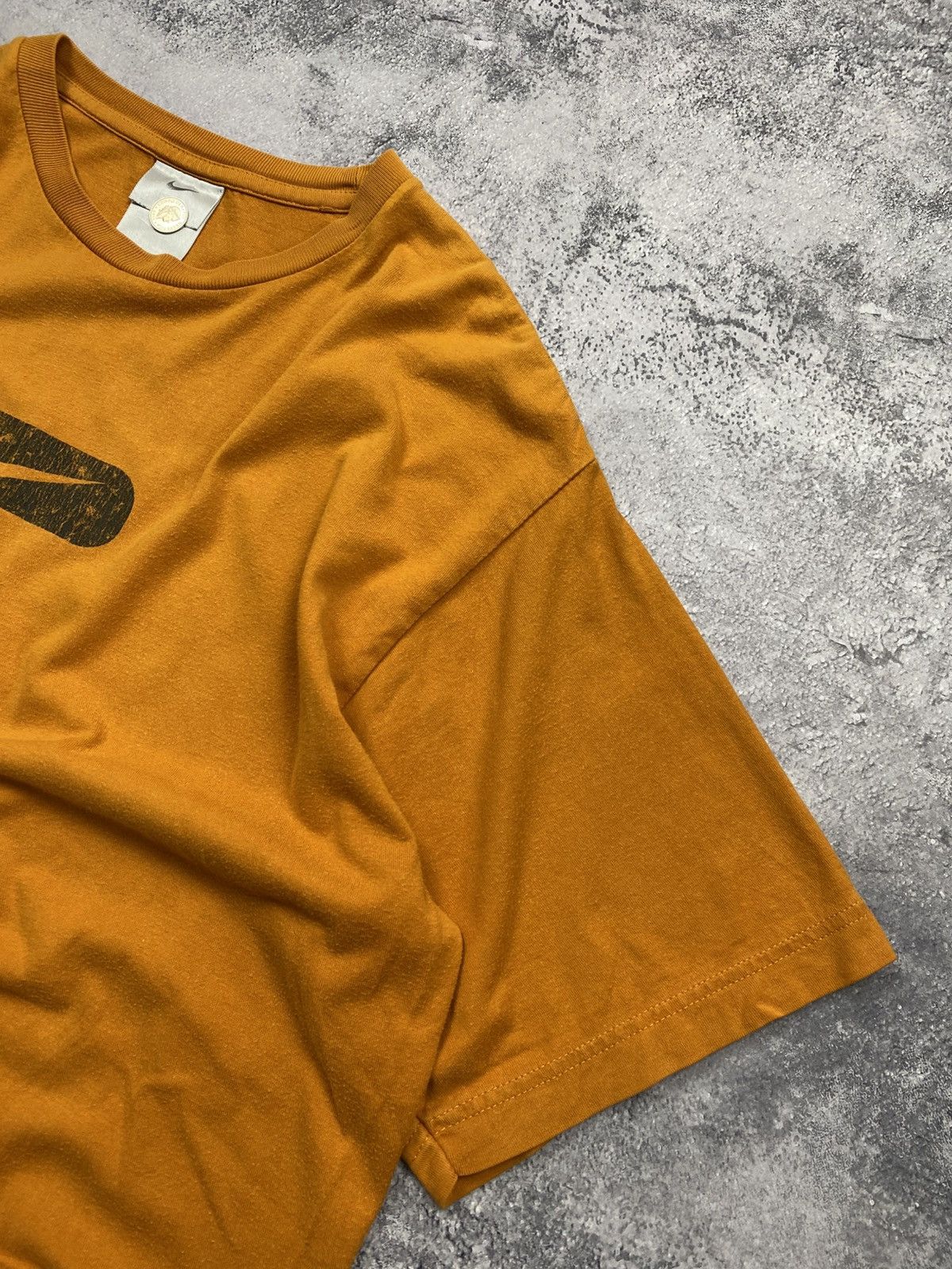 Nike Nike Vintage T-Shirt Centre Logo Y2K 90s Tee Swoosh Size US L / EU 52-54 / 3 - 6 Thumbnail