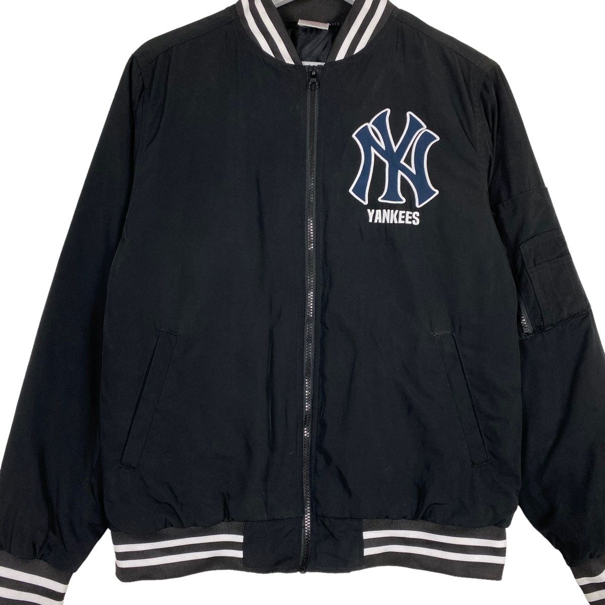MLB × New York Yankees 💥NY YANKEES BIG LOGO MLB LIGHT JACKET Size US L / EU 52-54 / 3 - 5 Thumbnail