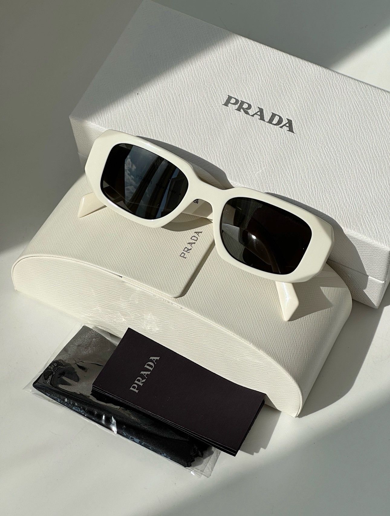 Prada PRADA 2024 Runway Symbole White Sunglasses SPR17W rapper tag Size ONE SIZE - 7 Thumbnail