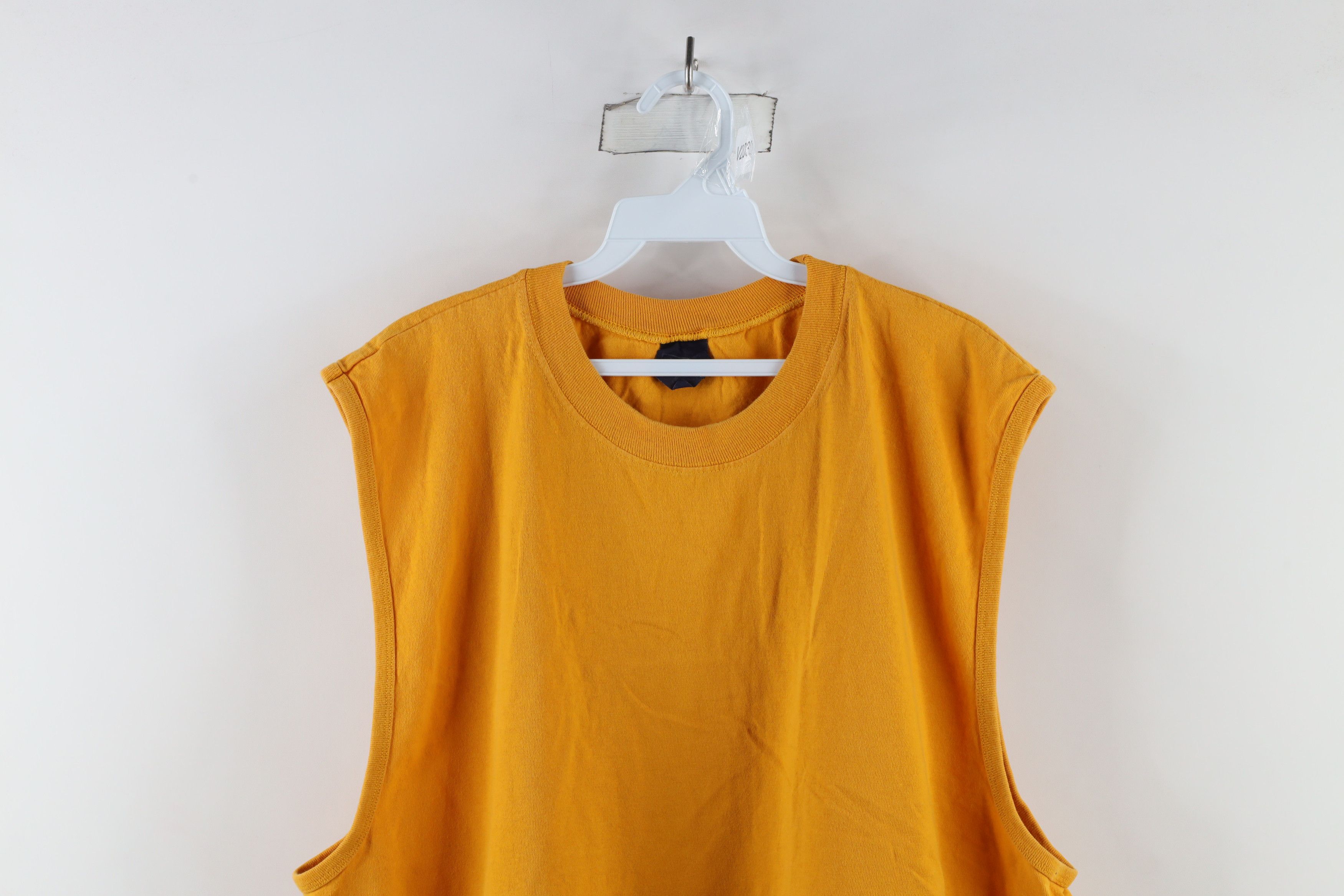 Vintage Vintage 90s Streetwear Sleeveless Muscle T-Shirt Yellow Size US XXL / EU 58 / 5 - 2 Thumbnail