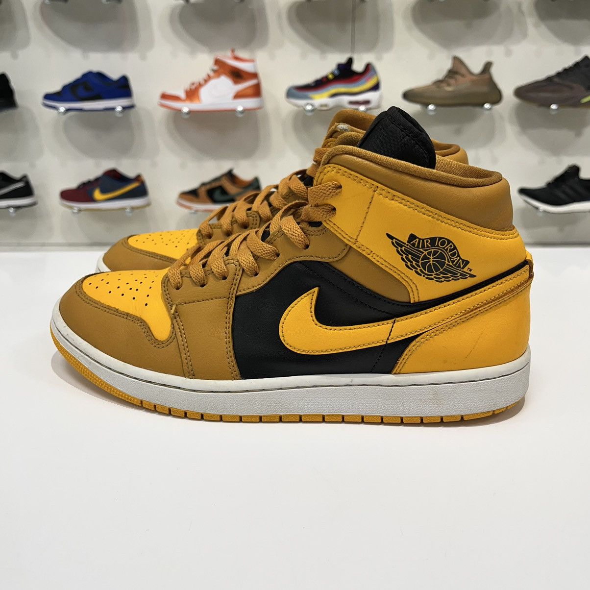 Nike Air Jordan 1 Mid Chutney Taxi (W) Size US 12 / IT 42 - 3 Thumbnail