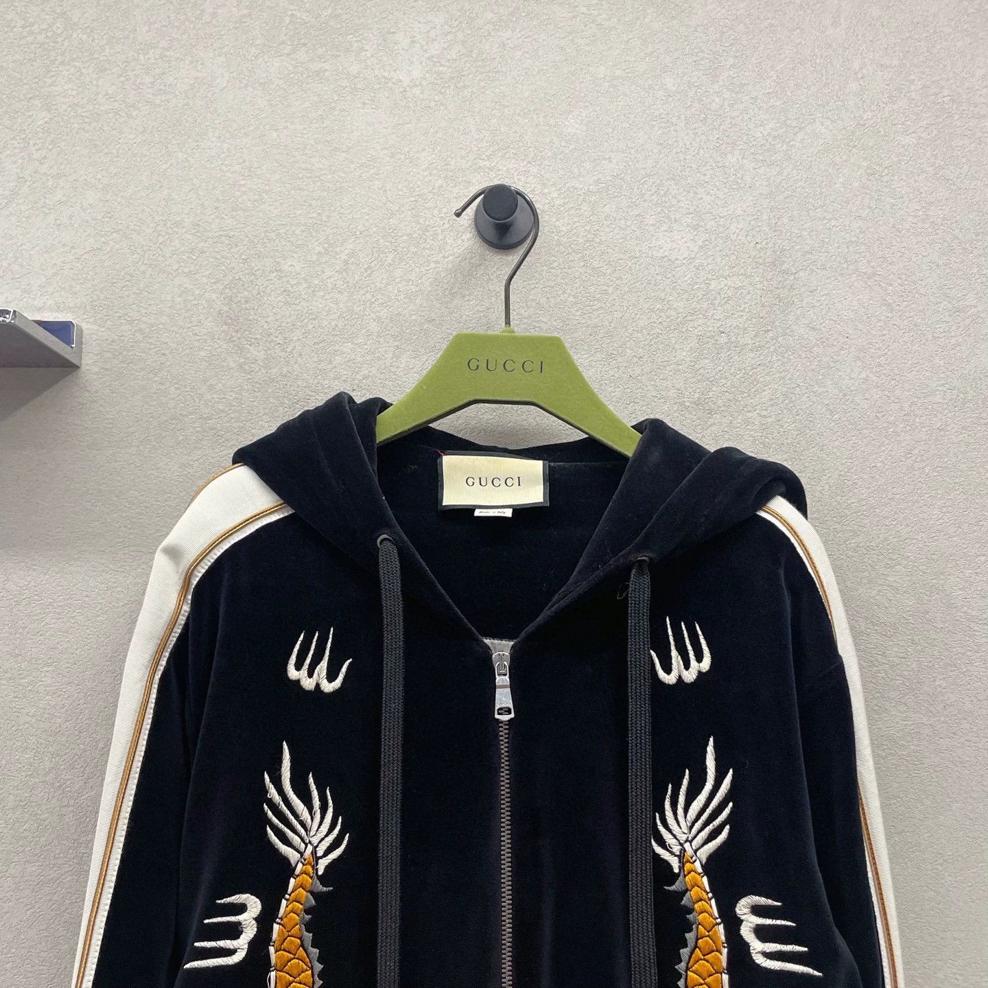 Gucci gucci dragon embroidered black velvet jacket Size US S / EU 44-46 / 1 - 3 Thumbnail