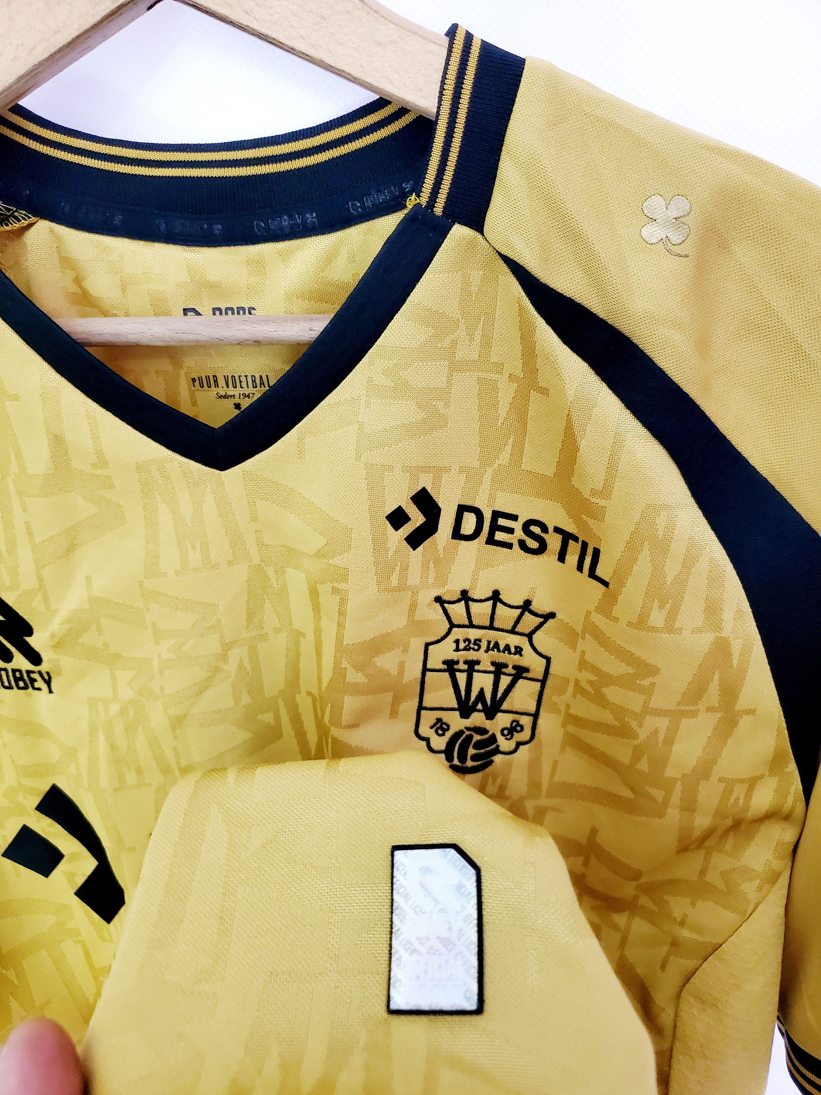 Other Willem II Third football 2021 - 2022 Jersey Robey 125 Year L Size US L / EU 52-54 / 3 - 3 Thumbnail