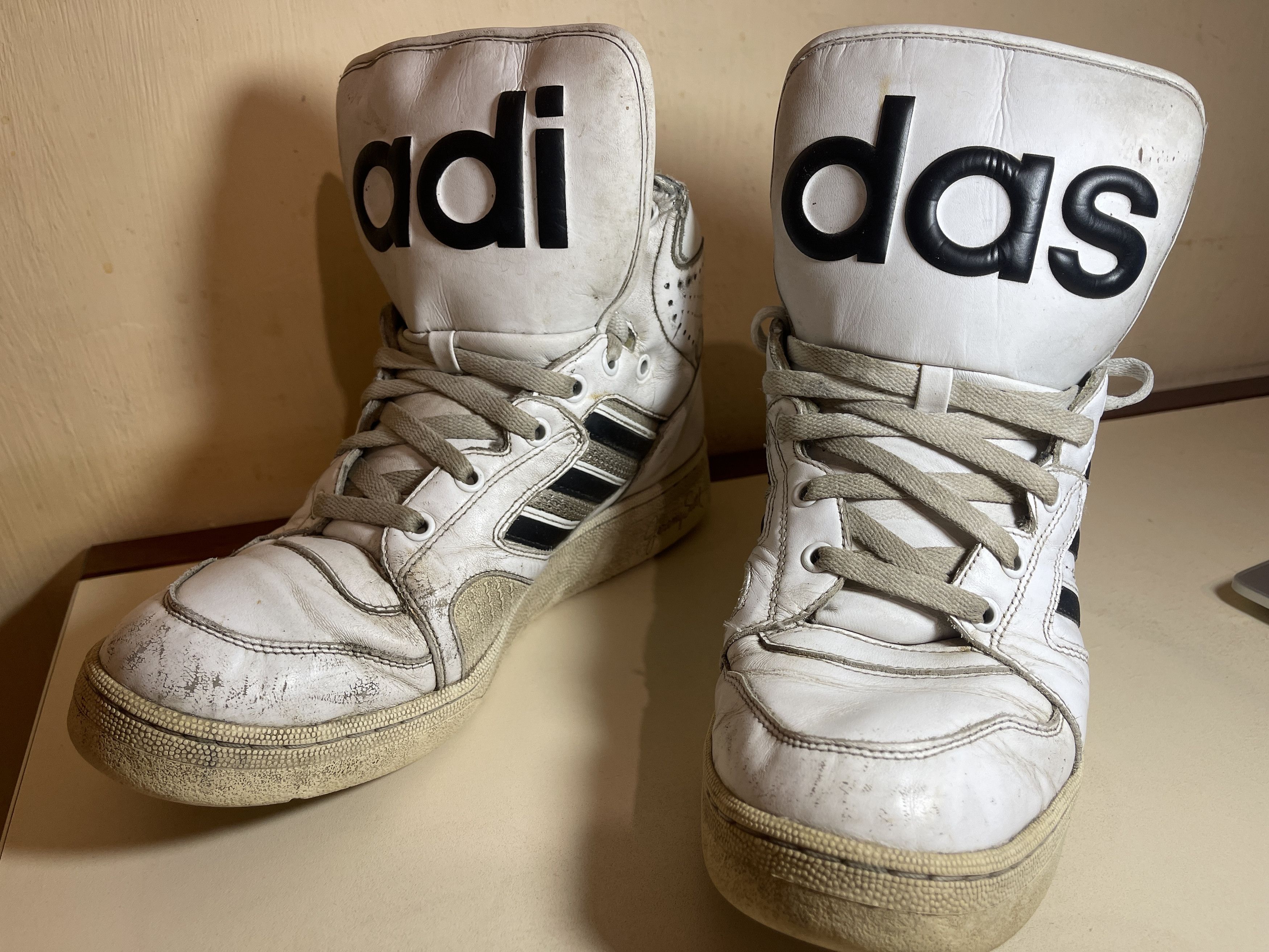 Adidas × Jeremy Scott × Streetwear JEREMY SCOTT X ADIDAS INSTINCT